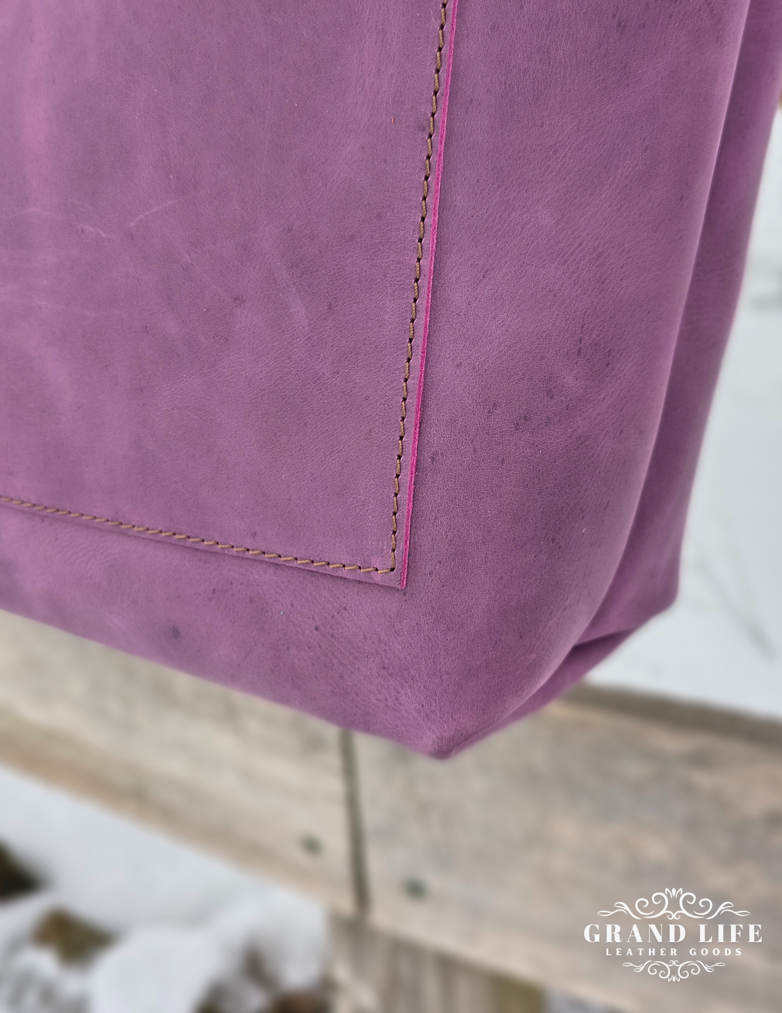 handcrafted leather tote bag carry all detail concord.png