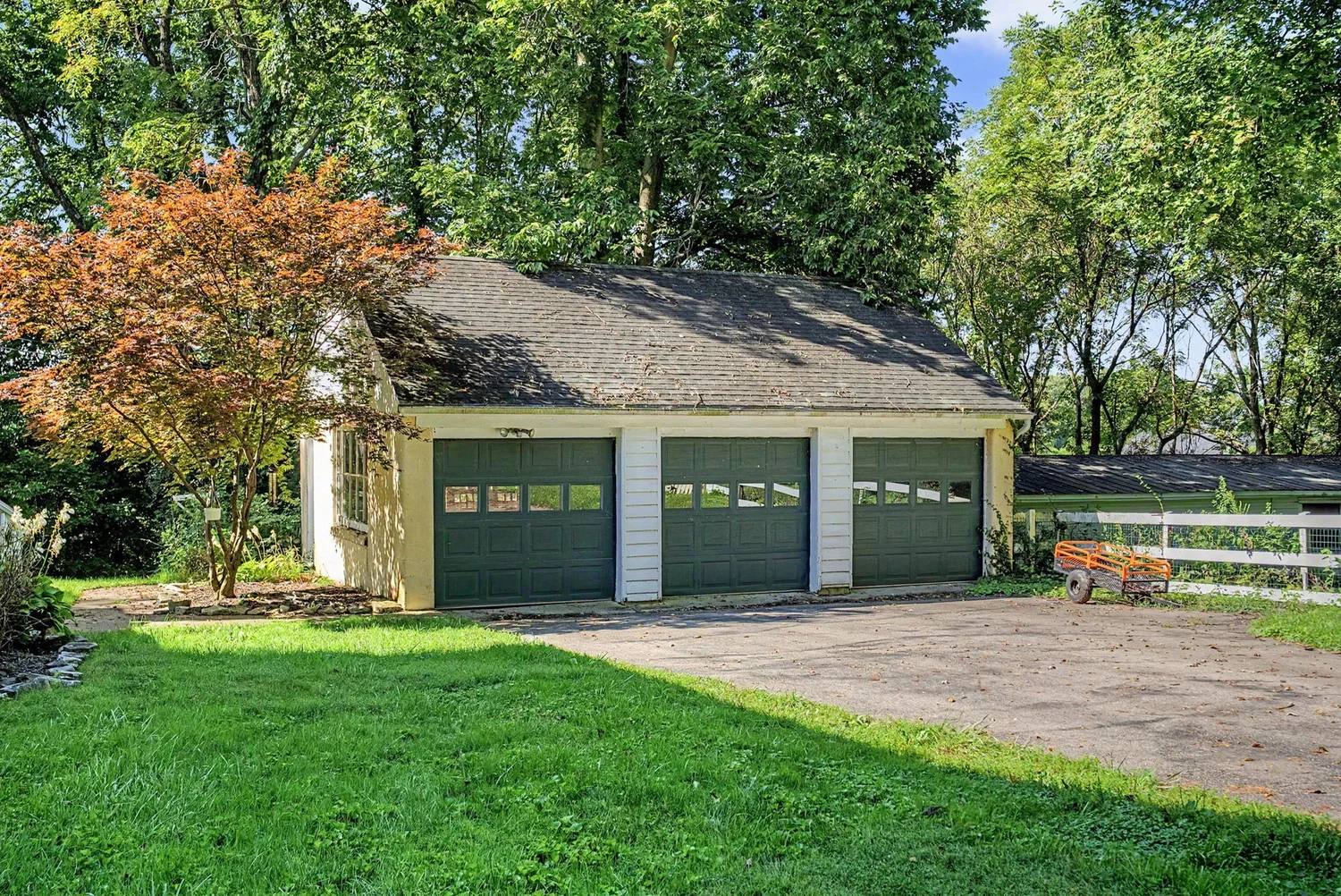 Detached 3-car garage