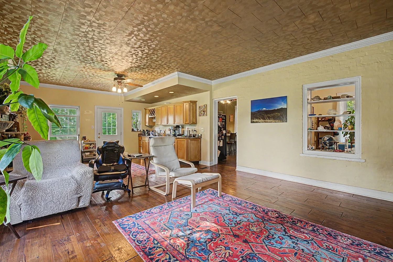 The 35 ft 9 in living room
