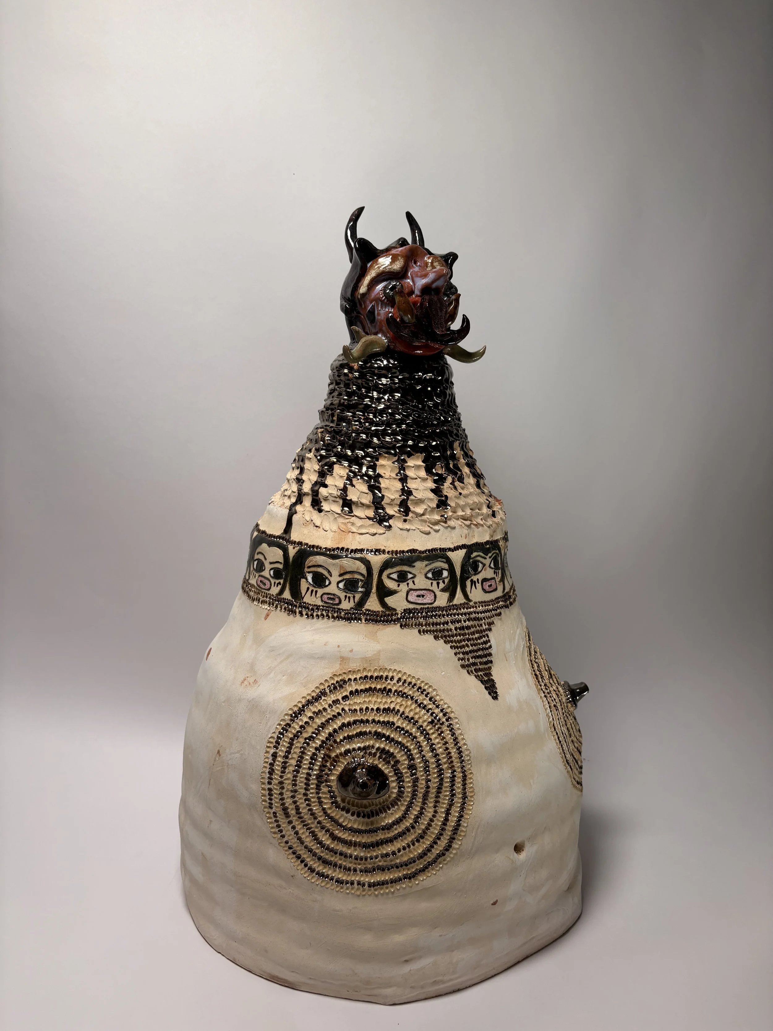 Los corruptores, 50 x 25 x 28 cm , earthenware clay, glaze, underglaze , 2026.
