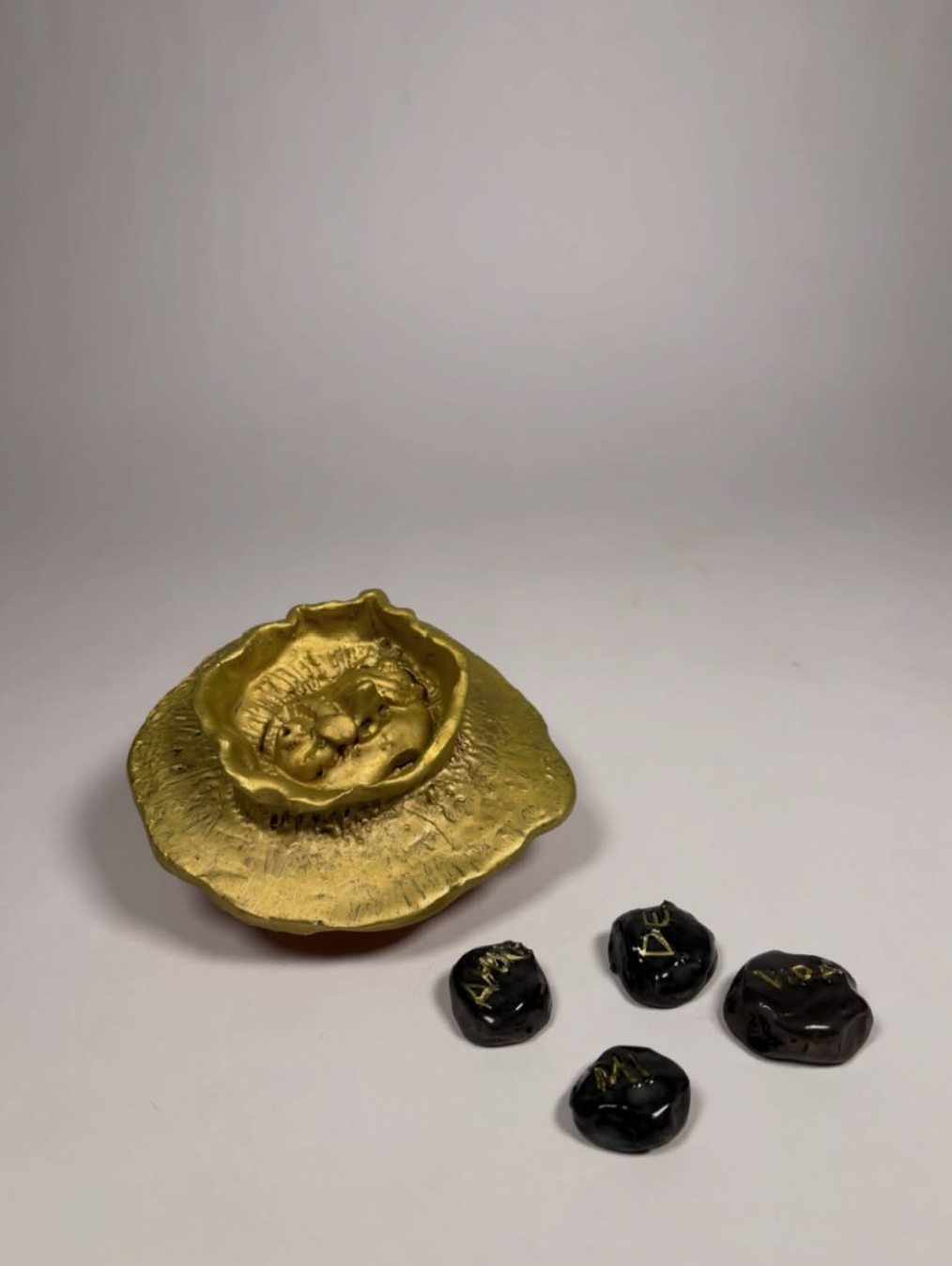 Amor de mi Vida, Earthenware, paper clay, glaze, posca, 14 x 11 x 6 cm, 2025


