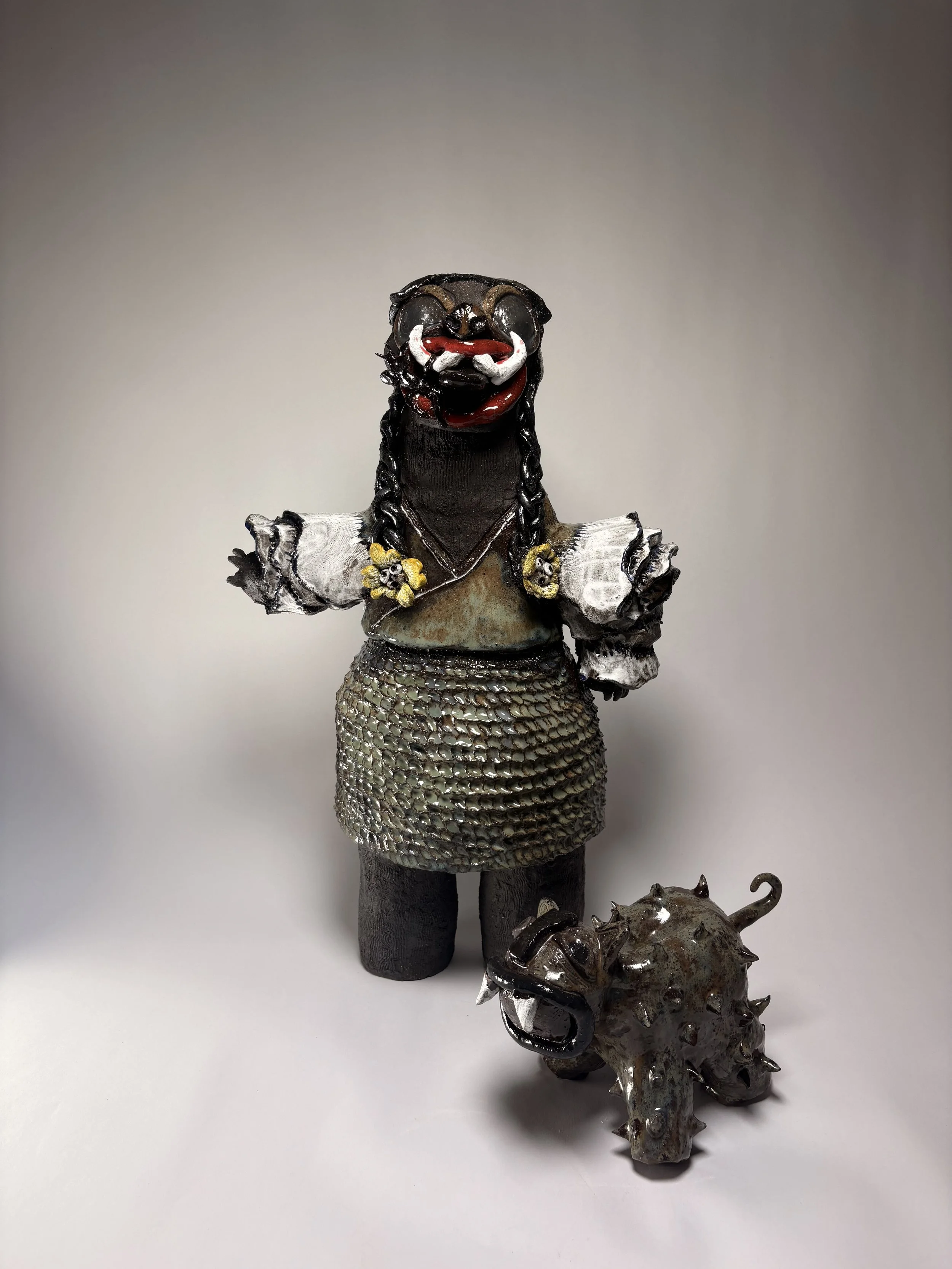Mi hermana con su gato Morro / My sister with her cat Morro 
50 x32 x14cm, 15 x 19 x 7cm, black chocolate clay, glaze and underglaze, 2026.
