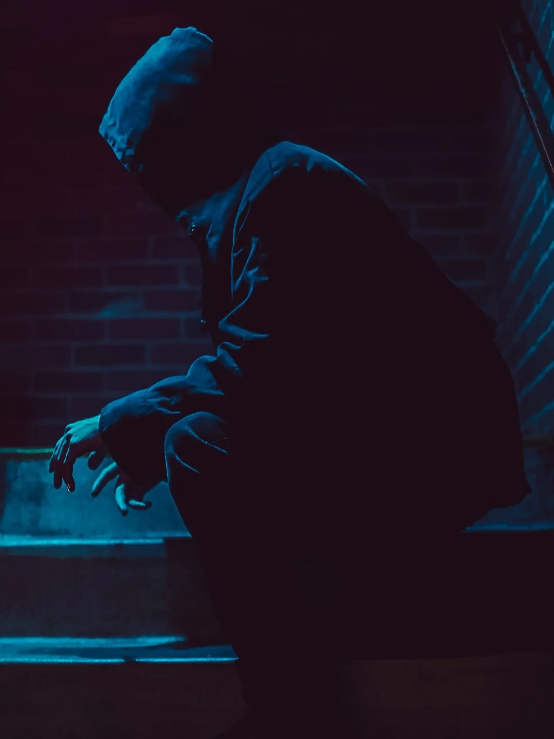 Bathed in Blue&hellip;

Which one is your favorite?

#photo #photography #photographer #streetphoto #streetphotography_color #blue #night #nightphotography #russshotthis #RST