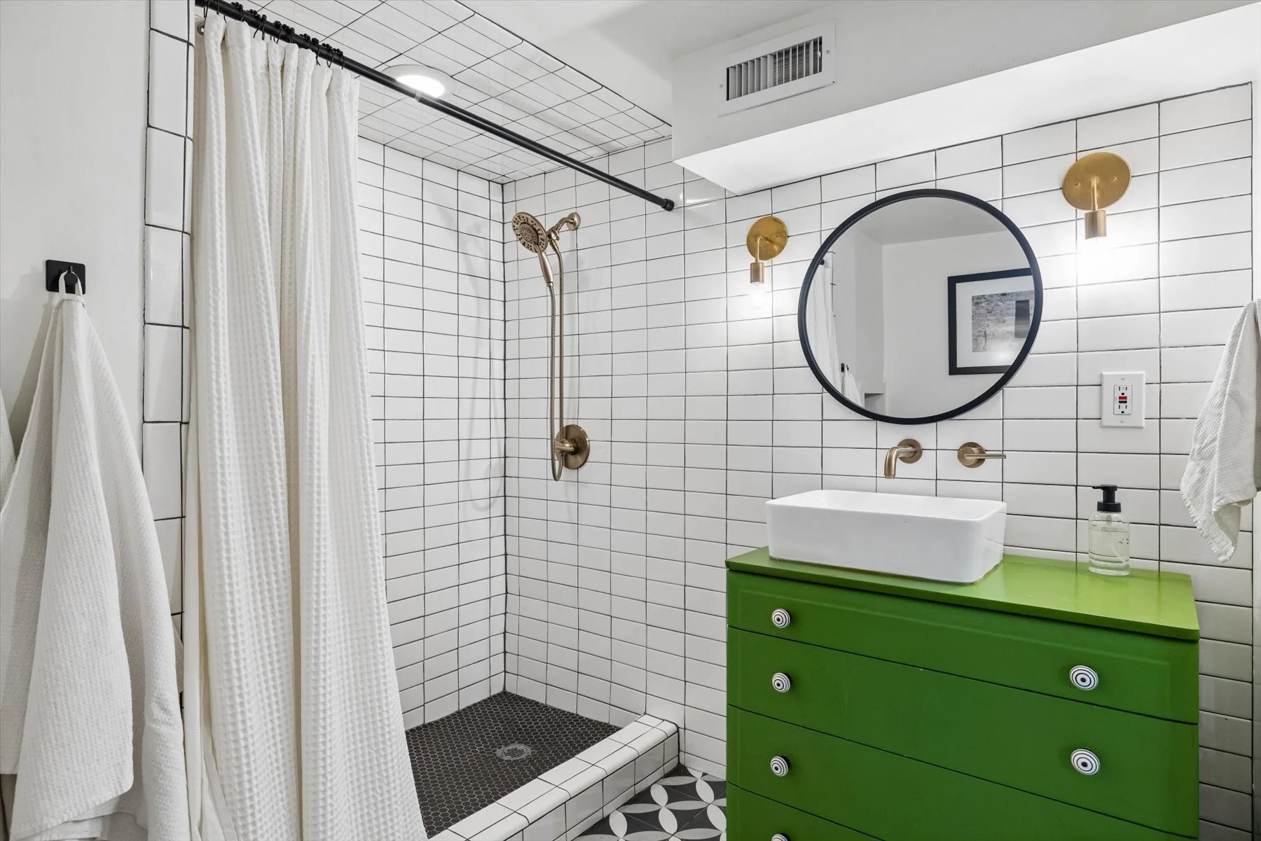 4012 Newton MLS Int 32-I2A9627.jpg