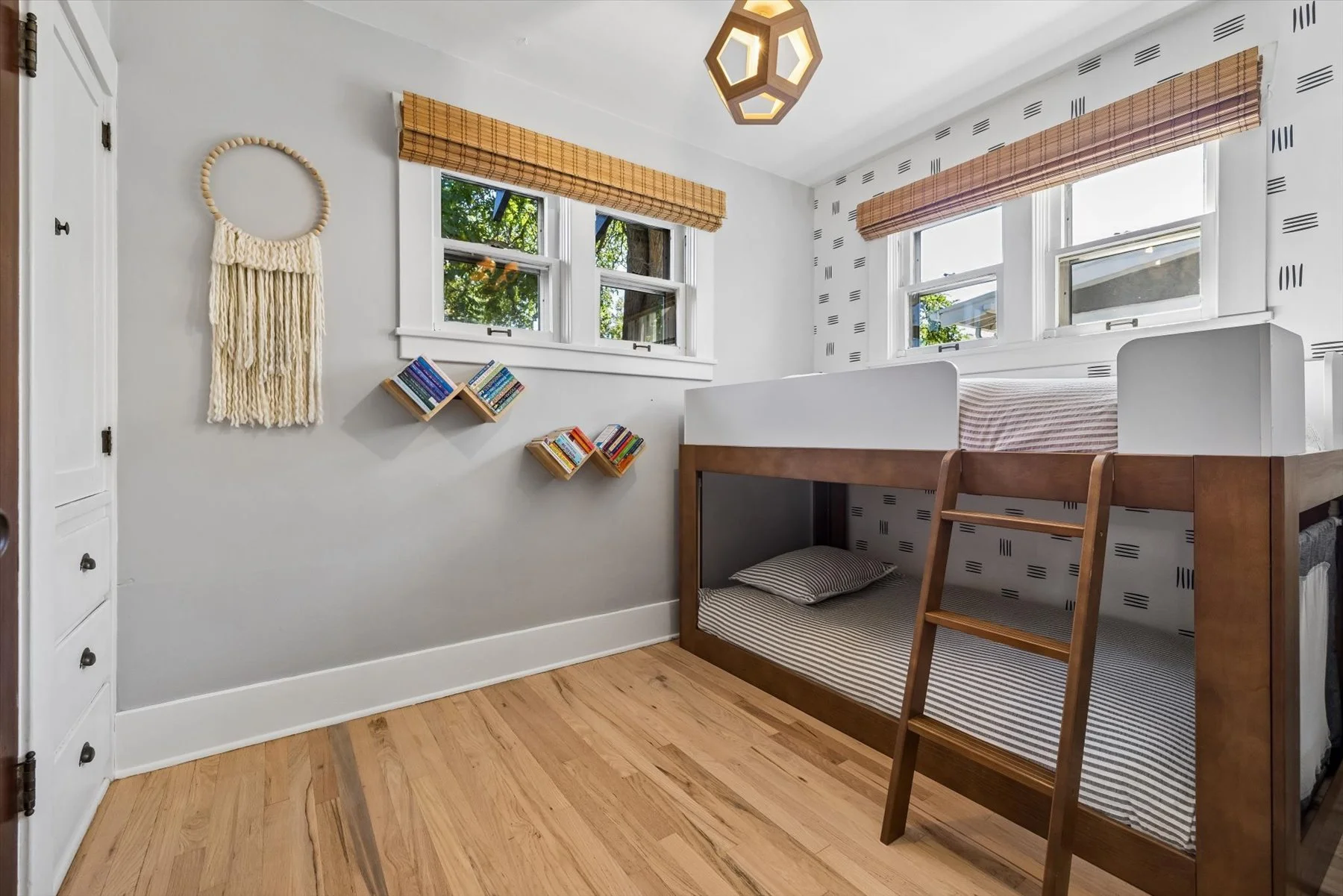 4012 Newton MLS Int 23-I2A9600.jpg