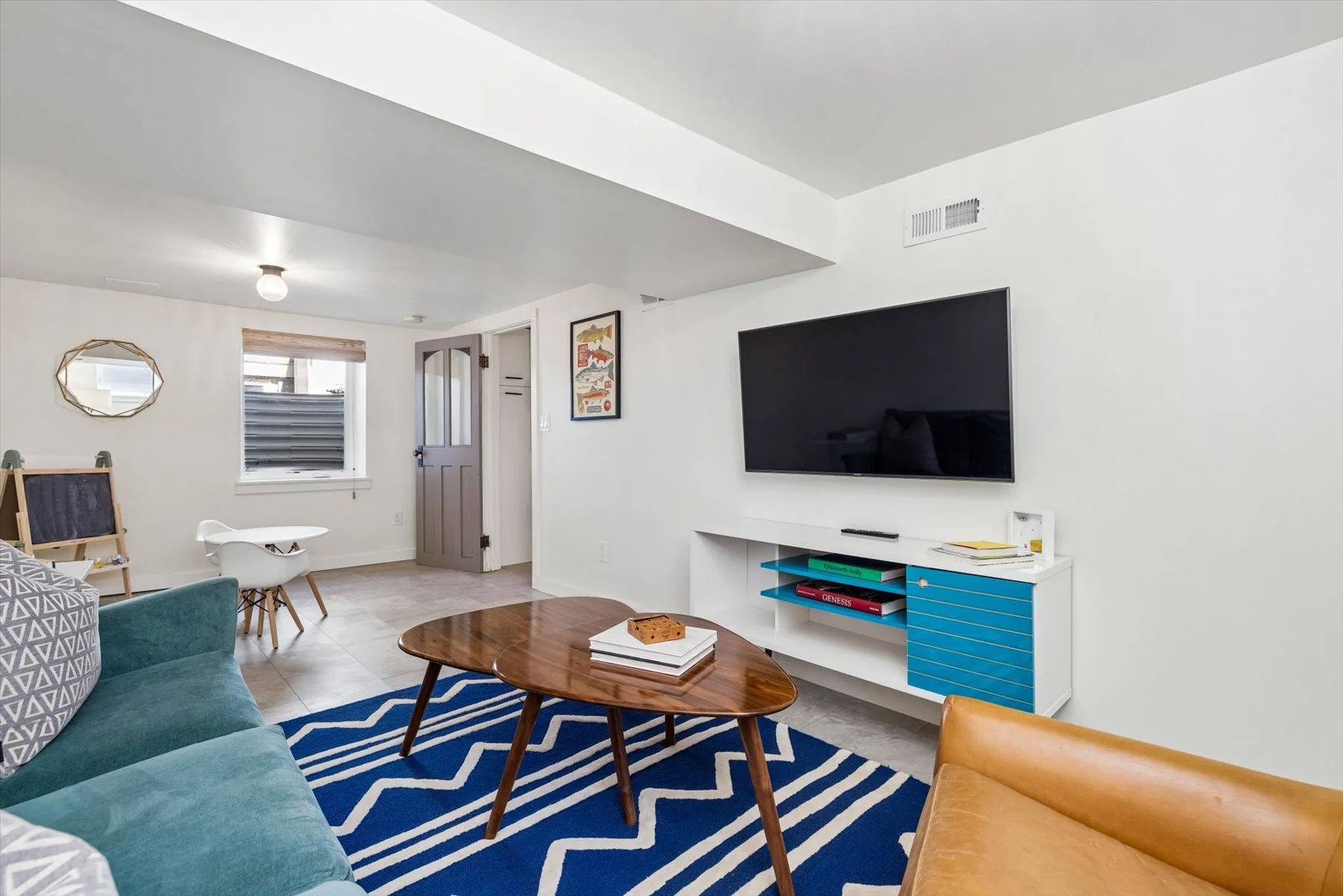 4012 Newton MLS Int 31-I2A9624.jpg