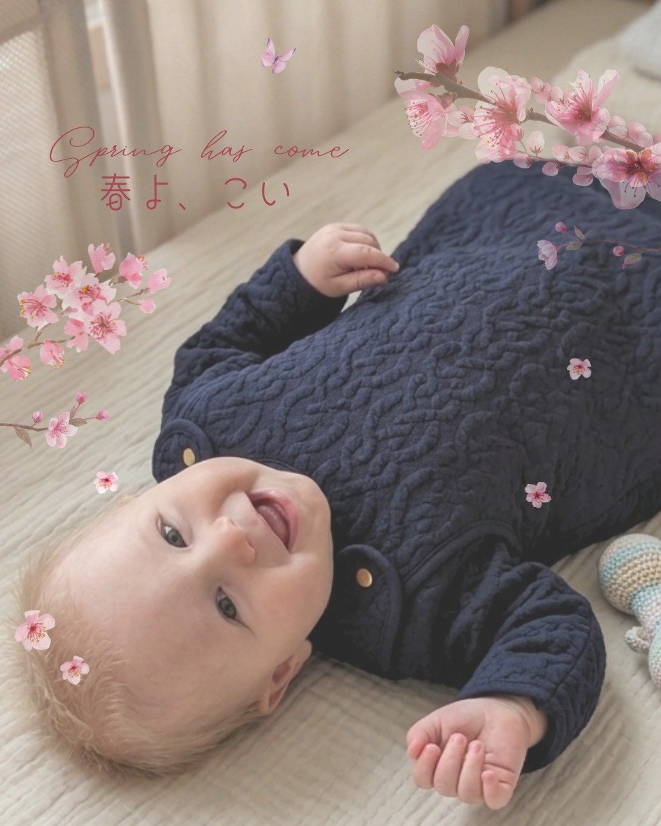 赤ちゃんにとって初めての春。
この時期、一番悩むのが赤ちゃんの寝冷え対策。

朝晩の寒暖差が激しくて、
お布団を蹴飛ばして体が冷えてしまったり、「風邪をひかないかな？」と心配で、ママもパパも熟睡できないですよね。

そんな夜の安心をお届けするのが、
Bebetonの『着るお布団』。

私たちが一番こだわったのは、【素材と品質】。

🌿 オーガニックコットン100%
デリケートな赤ちゃんの肌に触れるものだから。
汗をかいても蒸れにくく、とろけるような優しい肌触り。
化学肥料を使わずに育てられた綿