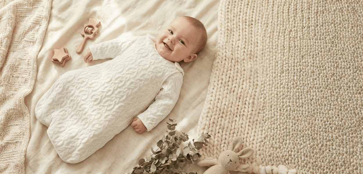 Bebeton（ベベトン）の着るお布団で安眠する赤ちゃん。世界基準の安全性を備えたベビー寝具。
