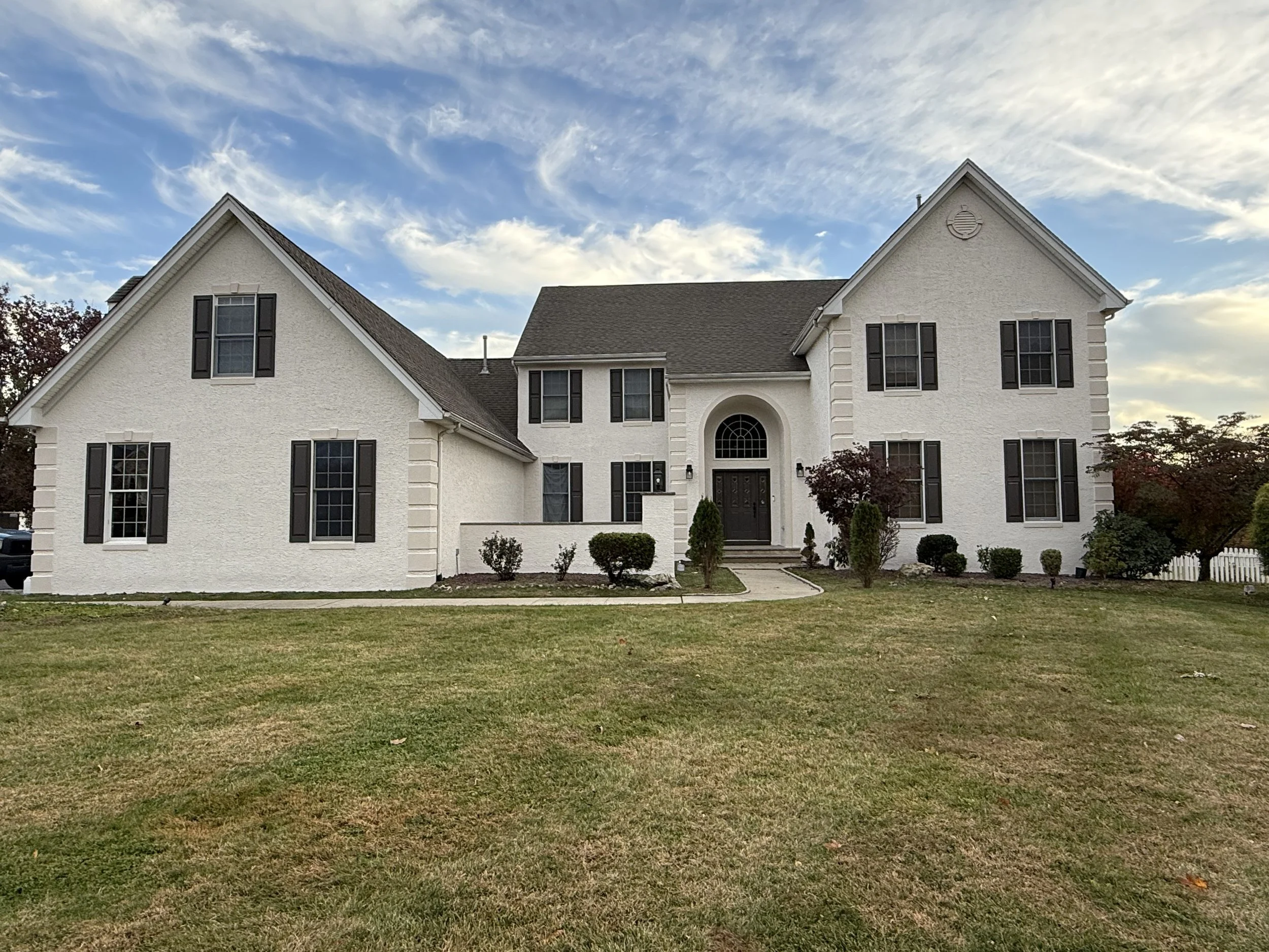 Oranssi carpenter using bench saw