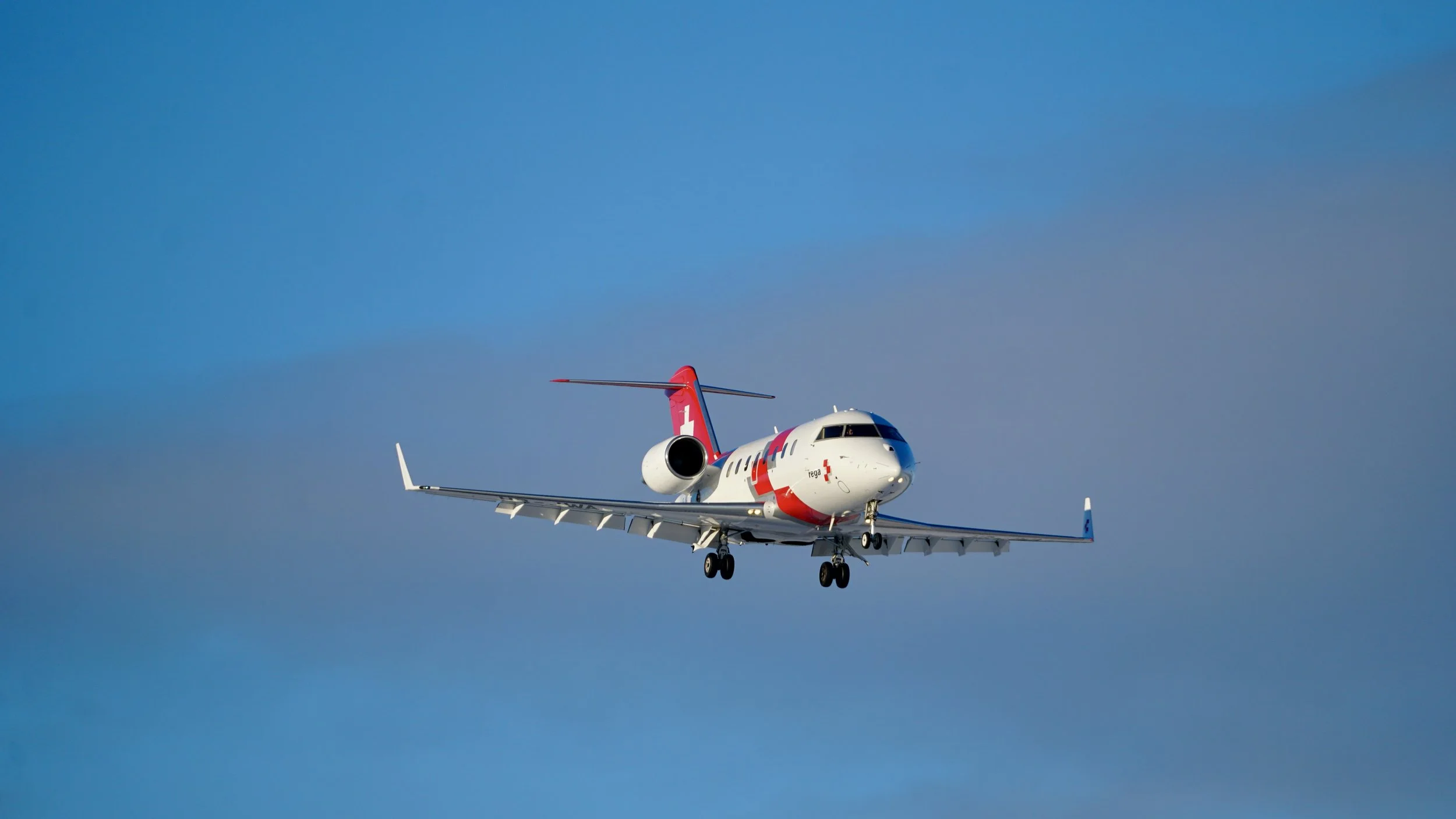 Rega Jet HB-JWA im Landeanflug