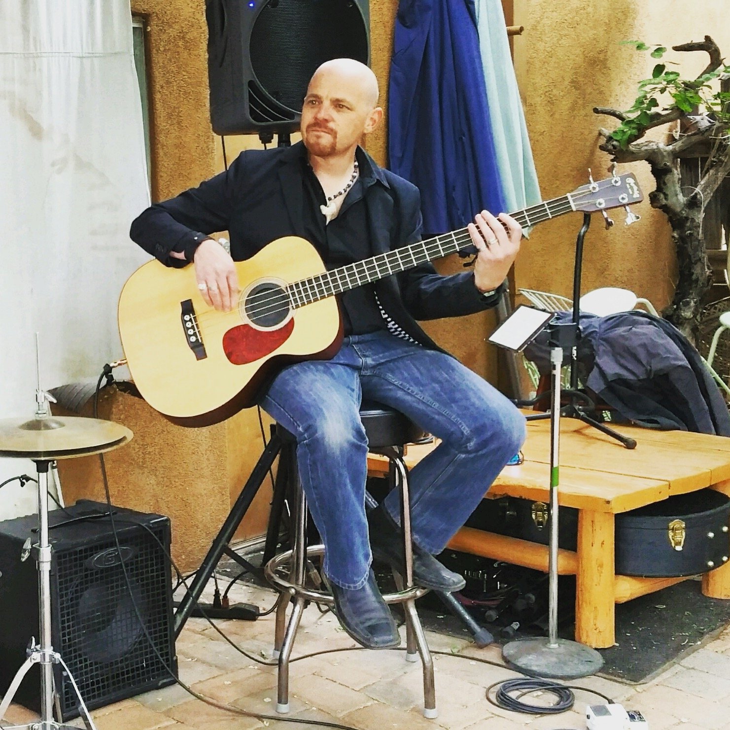 DJ Dom Bass Acoustic ChoclaTree.JPEG