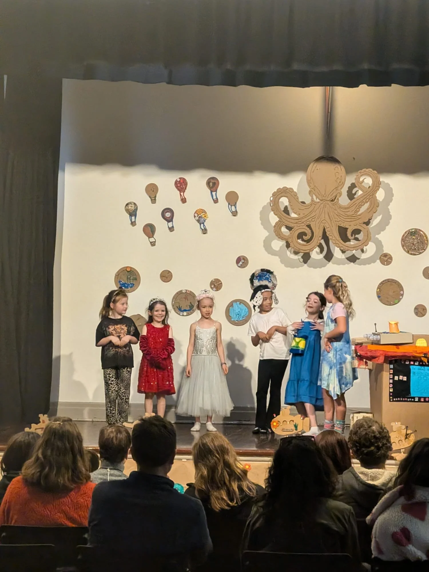 Children performing for families at the end of a French Holiday Program week in Perth.