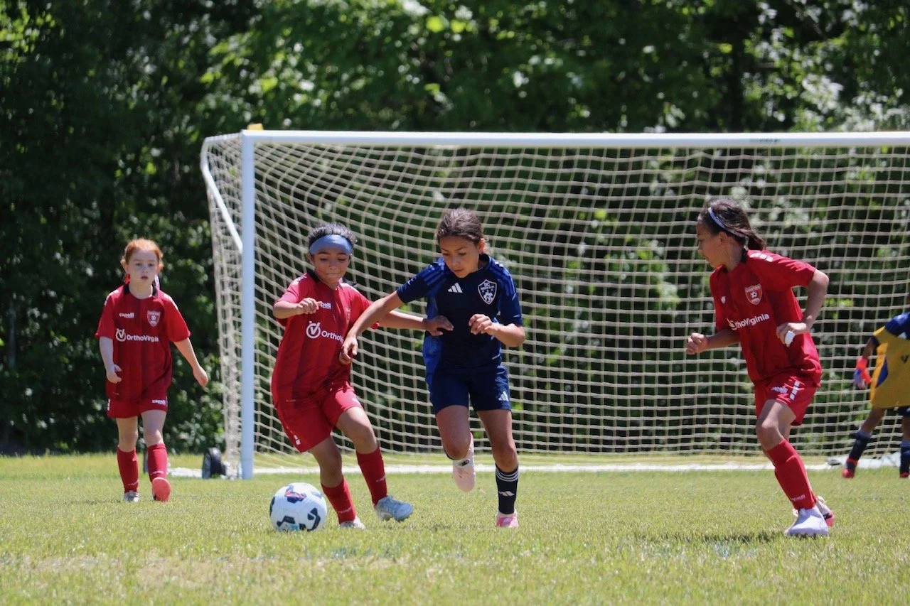 U9 soccer player on the dribble_soccer performance training