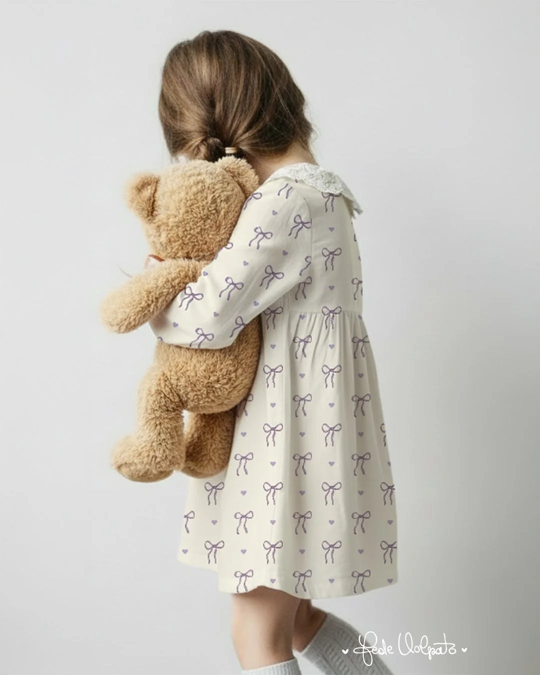 Preppy lilac bows watercolor design for children 🎀 

Design available for licensing 💜 
Fabric available at @spoonflower @carriagehouseprinteryfabric and @loominate.eu