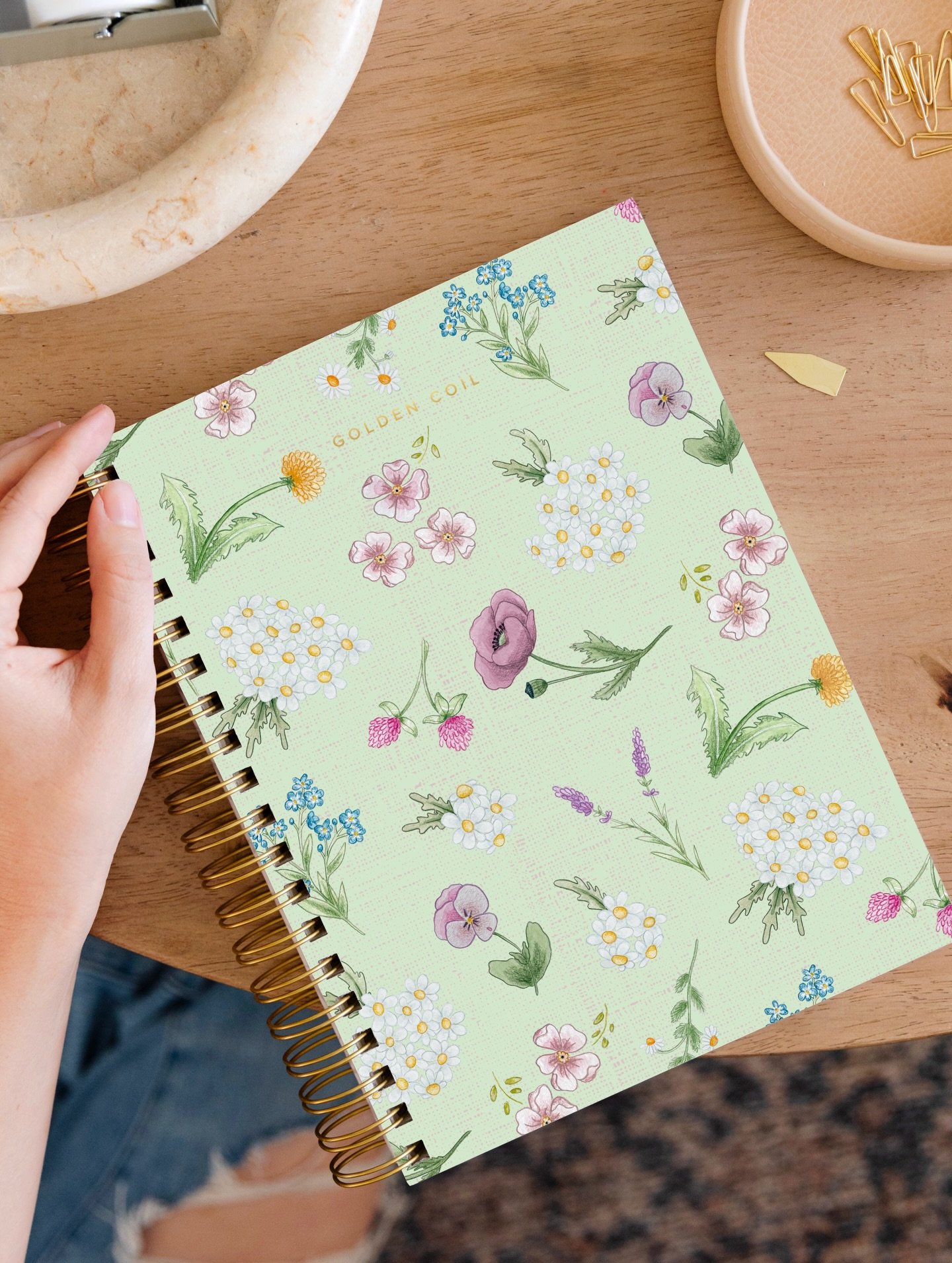 My entry for the Golden Coil Design Contest 2026 features Vintage Wildflowers 🌼

A light, joyful design I&rsquo;d love to have on my own desk: something that brings a little bit of spring indoors 💚 You can almost feel the watercolor texture and the