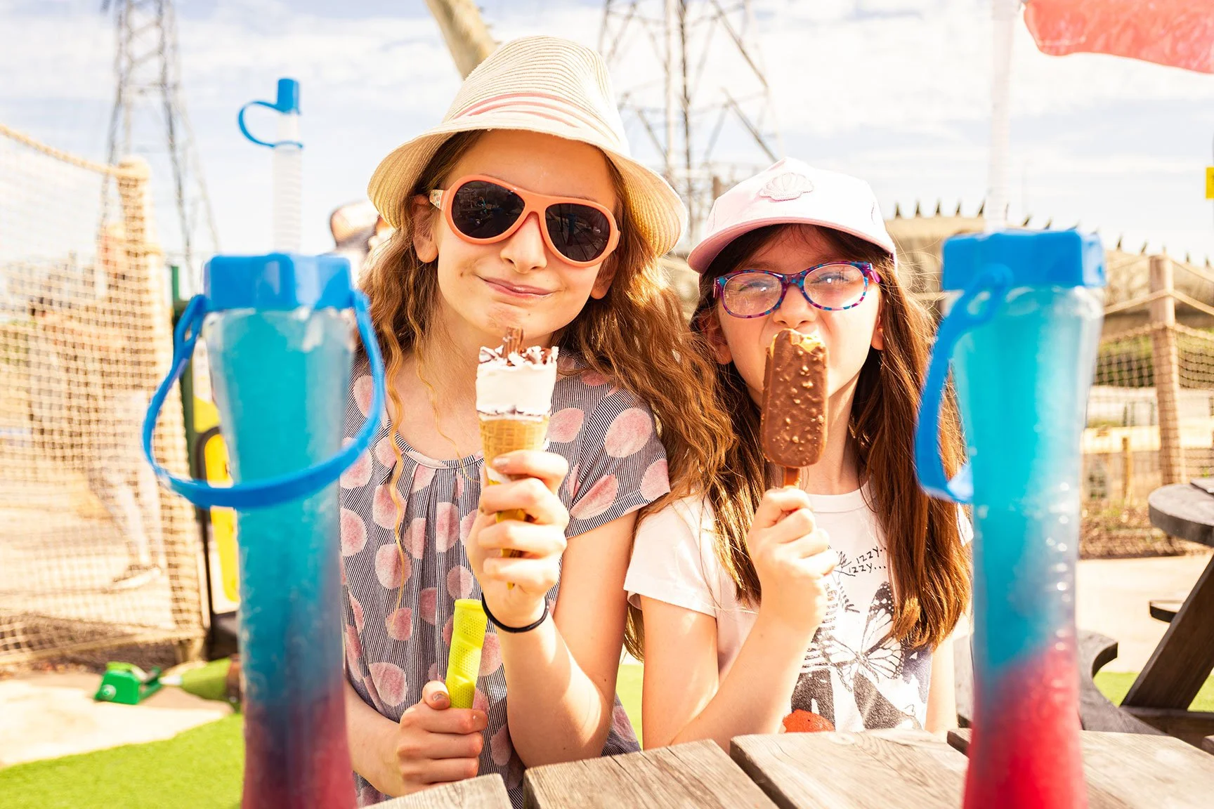 2 young girls eating ice creams