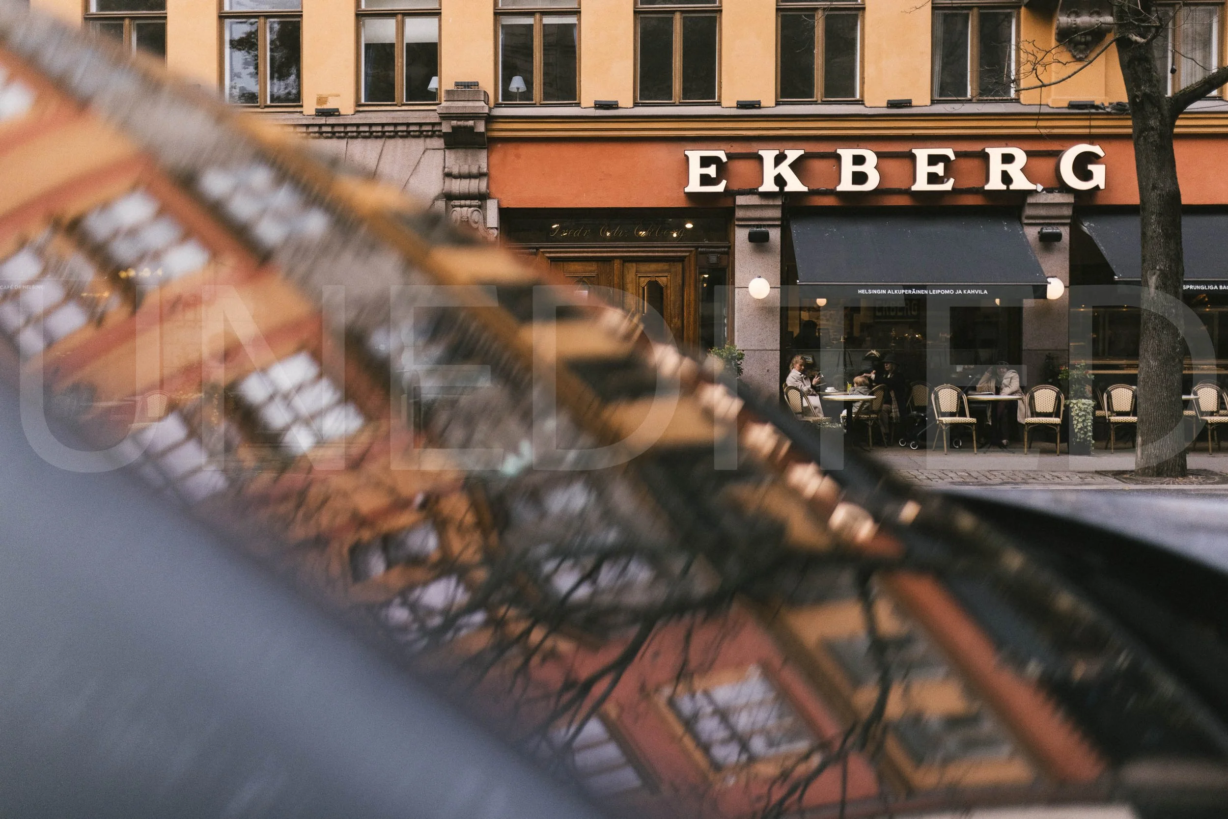 Chapelle tarjoaa rauhallisen työympäristön keskellä Helsingin keskustan palveluita ja kaupunkikulttuuria.