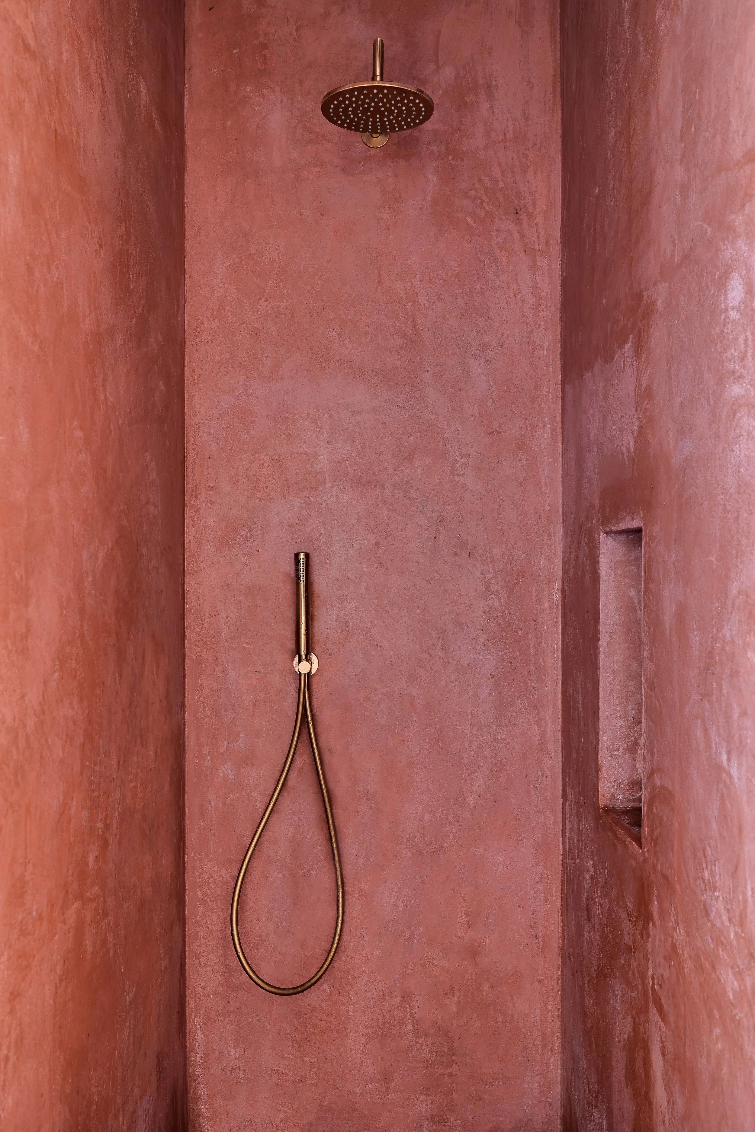 Bathroom design by oH Studio featuring Clayworks