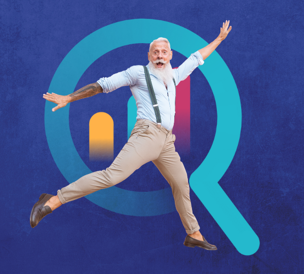 Un homme âgé souriant, habillé d'une chemise à manches retroussées, portant des bretelles, saute devant un fond coloré avec une loupe stylisée et un graphique en barres.