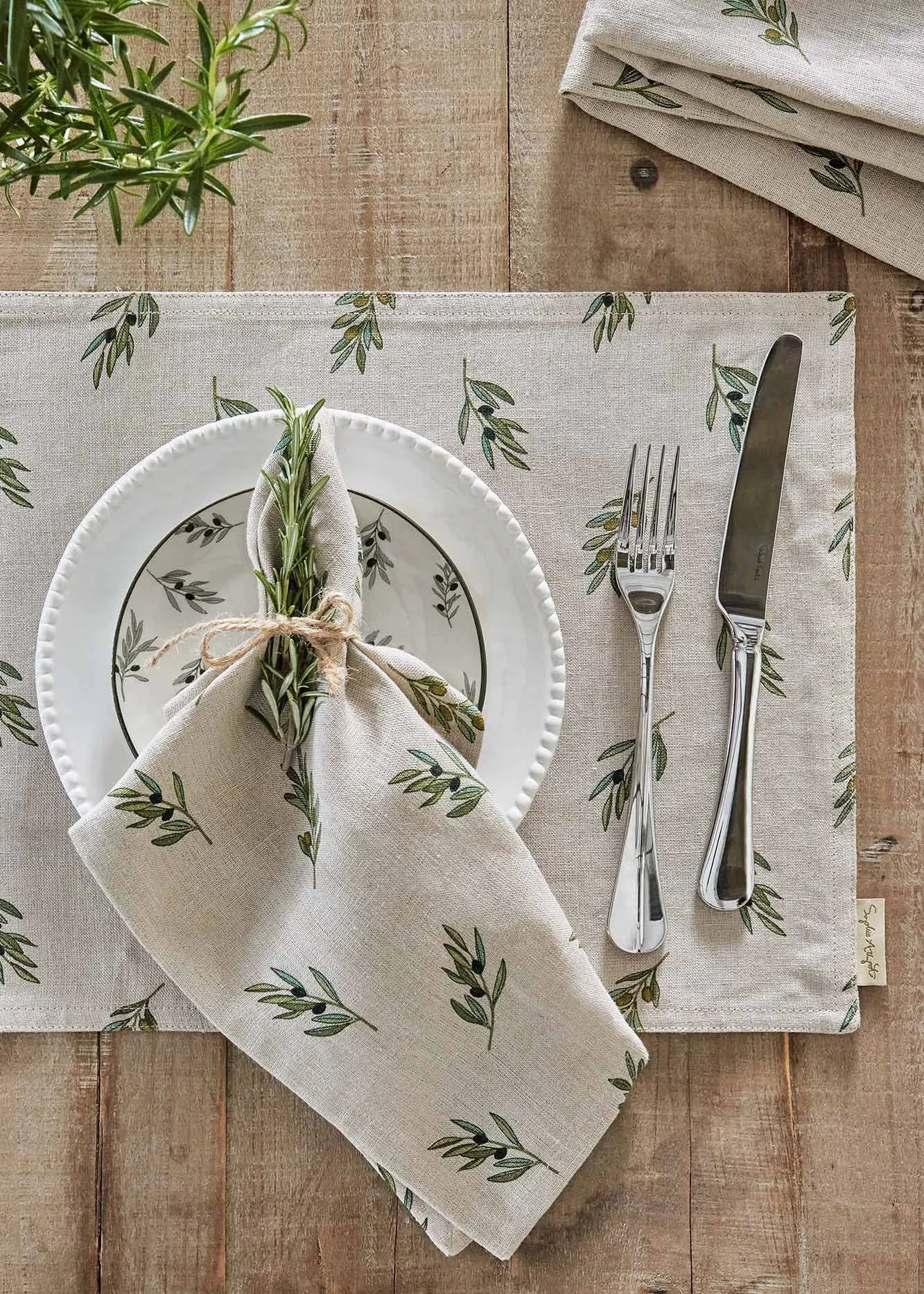ss23-olive-LIN107820-fabric-placemat1-low-res.jpg