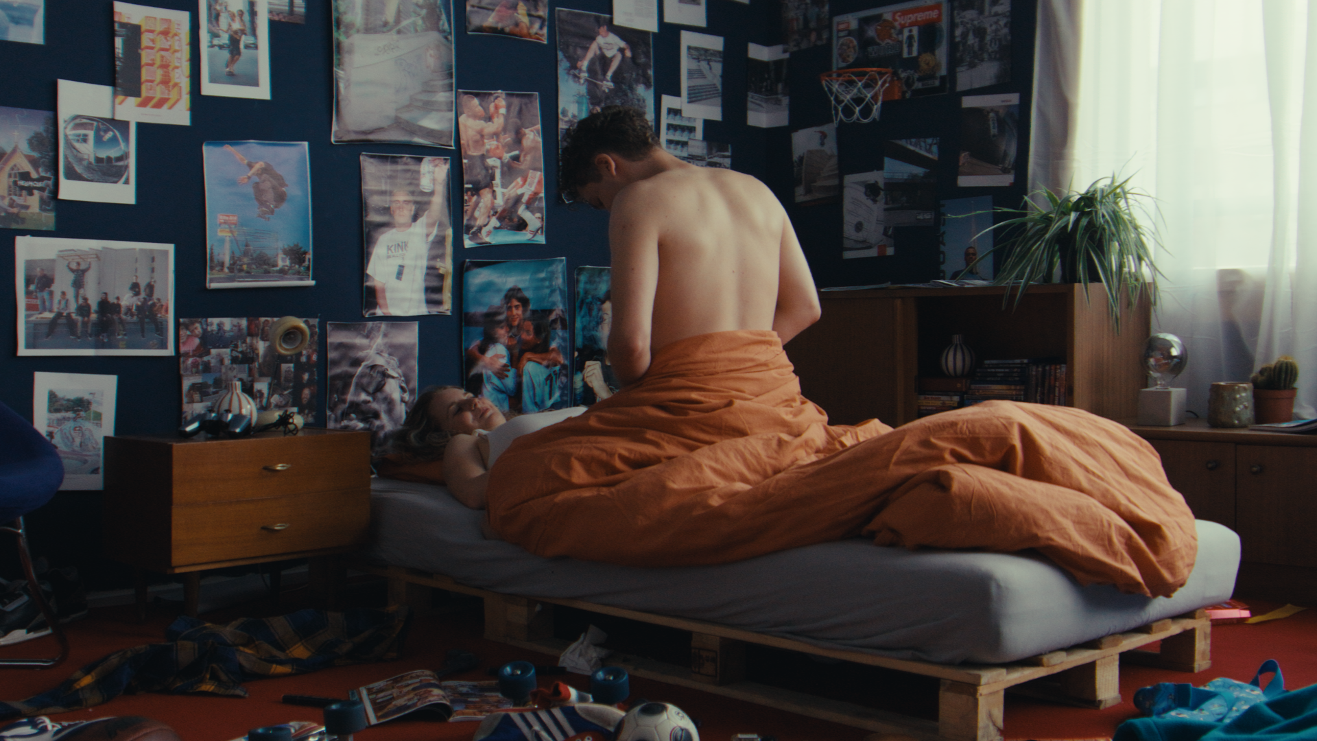 Sequenz 06.00_01_34_04.Standbild011.png