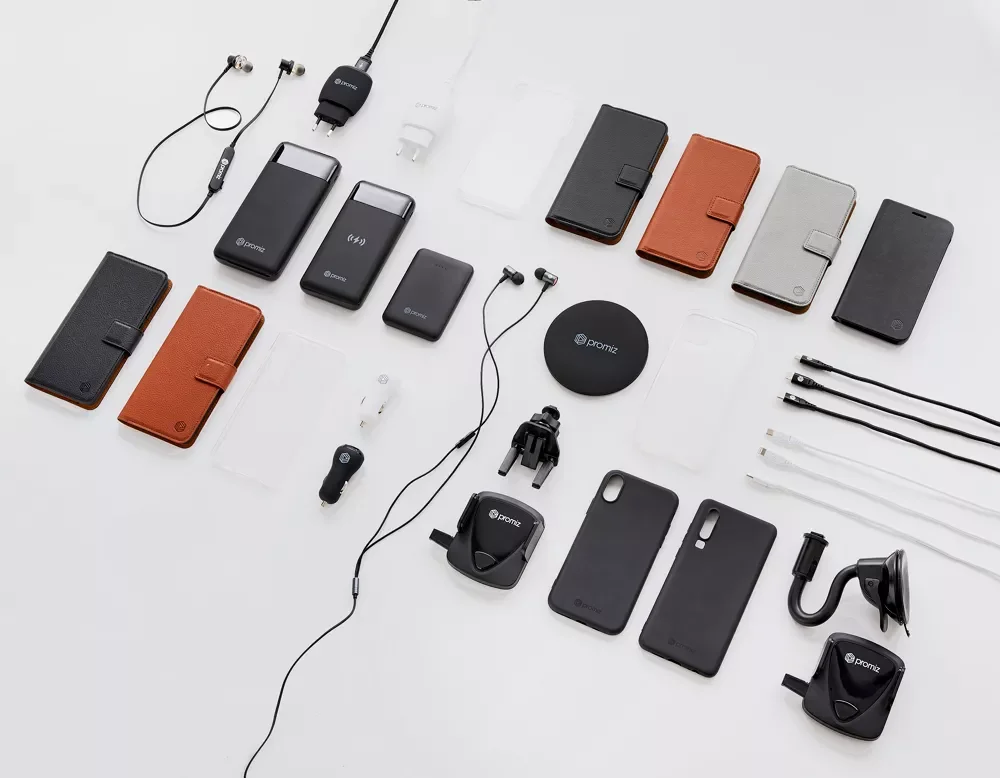 Overzicht van Promiz-accessoires: hoesjes, powerbanks, kabels, oortjes en autohouders
