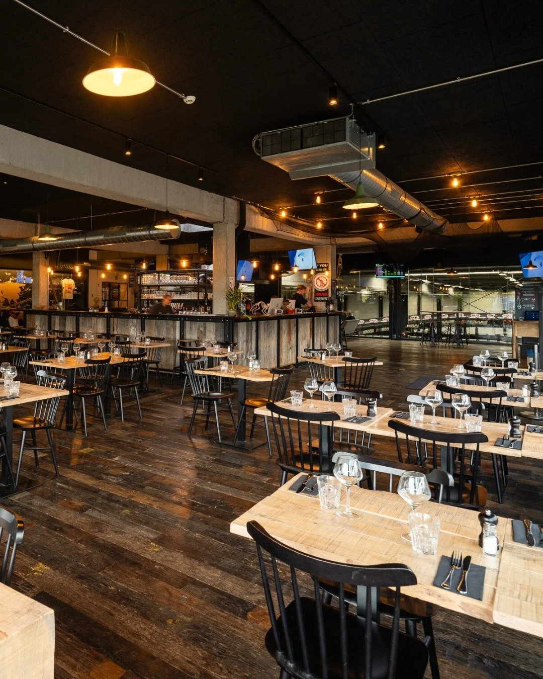 &Eacute;v&eacute;nements priv&eacute;s 🏁

Le Bistro du Karting se transforme en votre terrain de jeu pr&eacute;f&eacute;r&eacute; pour tous vos &eacute;v&eacute;nements, repas priv&eacute;s, team buildings ou soir&eacute;es d&rsquo;entreprise !

C&o