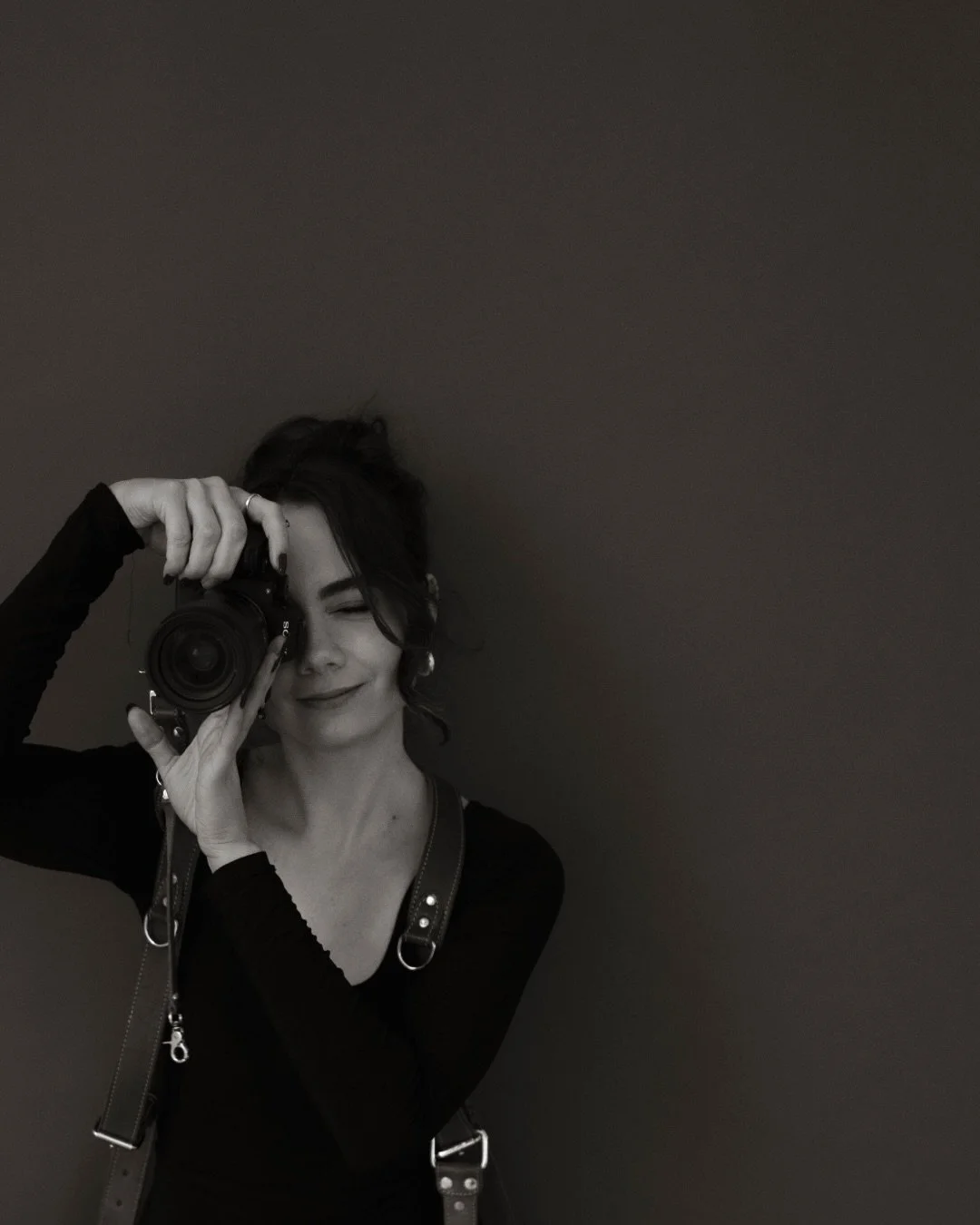 Alongside my brand new website by the amazingly talented @our.kindred, I thought it was about time I introduced myself to any new followers&hellip;

Hi, I&rsquo;m Liv, A Wedding Photographer with a love for romance and storytelling, blending document