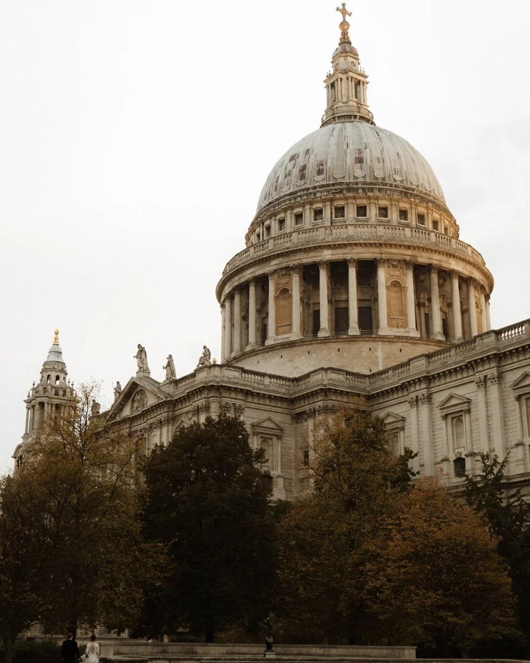 St Paul&rsquo;s Cathedral in autumn 🍂 

Shot during @eden.workshop a few years ago. 

#londonphotography #stpaulscathedral #stpaulscathedrallondon