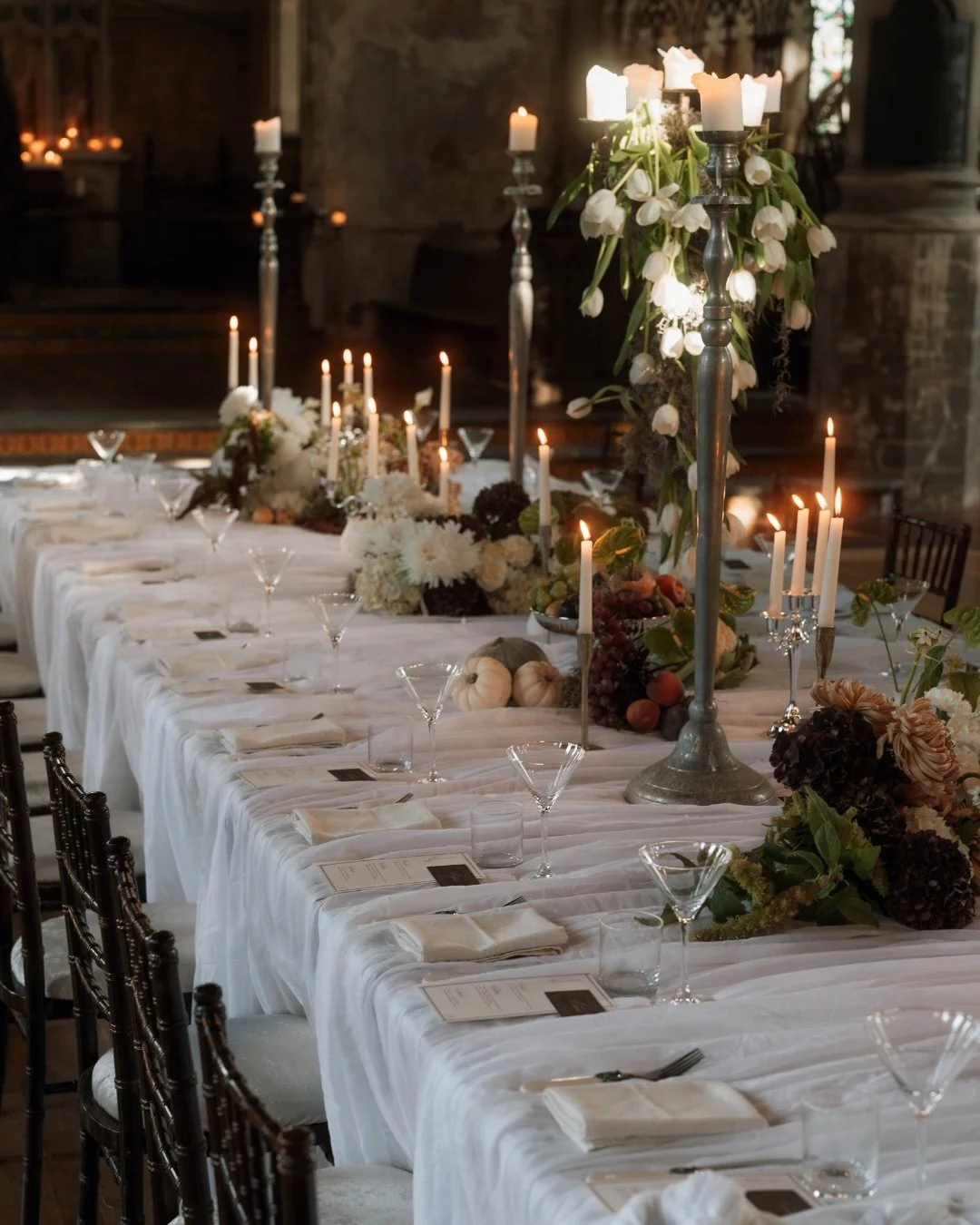 October has me thinking back to this moody, romantic tablescape created by @amandawhiston_weddings and @katie.olivier.blooms at @themountwithout_events 🍂

STYLED SHOOT SUPPLIERS: 
Venue @themountwithout_events 
Florist @katie.olivier.blooms
Styling 