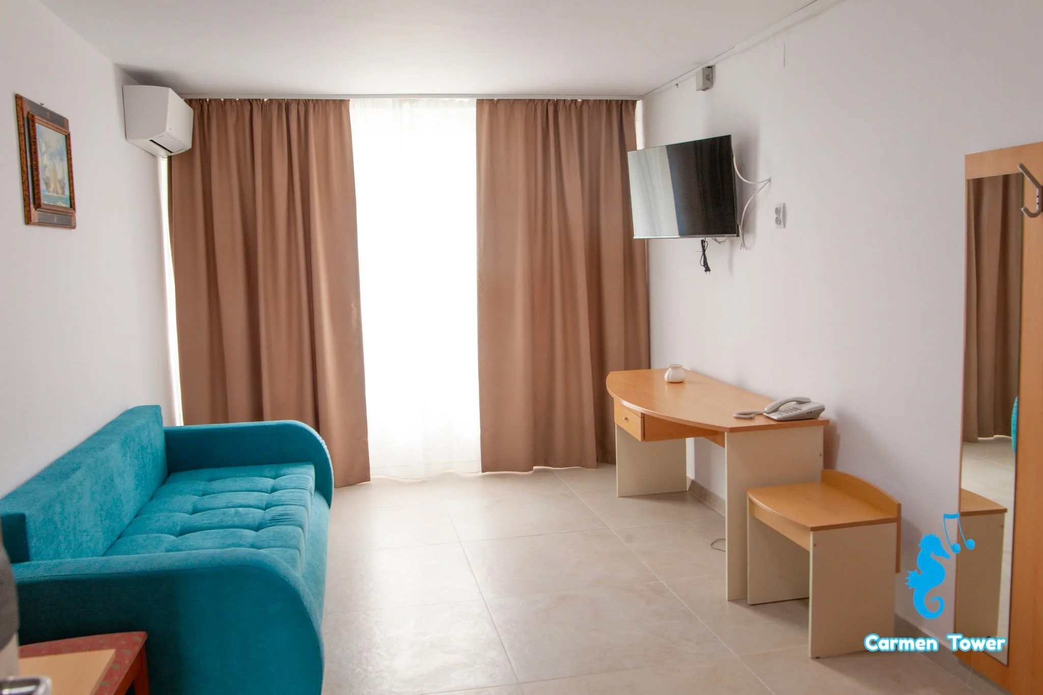 Buna ziua, Mai avem cateva camere sau apartamente pentru weekendul urmator!

Cu mic dejun inclus si multe facilitati la hotel precum piscina, mese de ping-pong, air hockey, biblioteca, claidire situata chiar pe plaja, Hotel Carmen Tower este alegerea