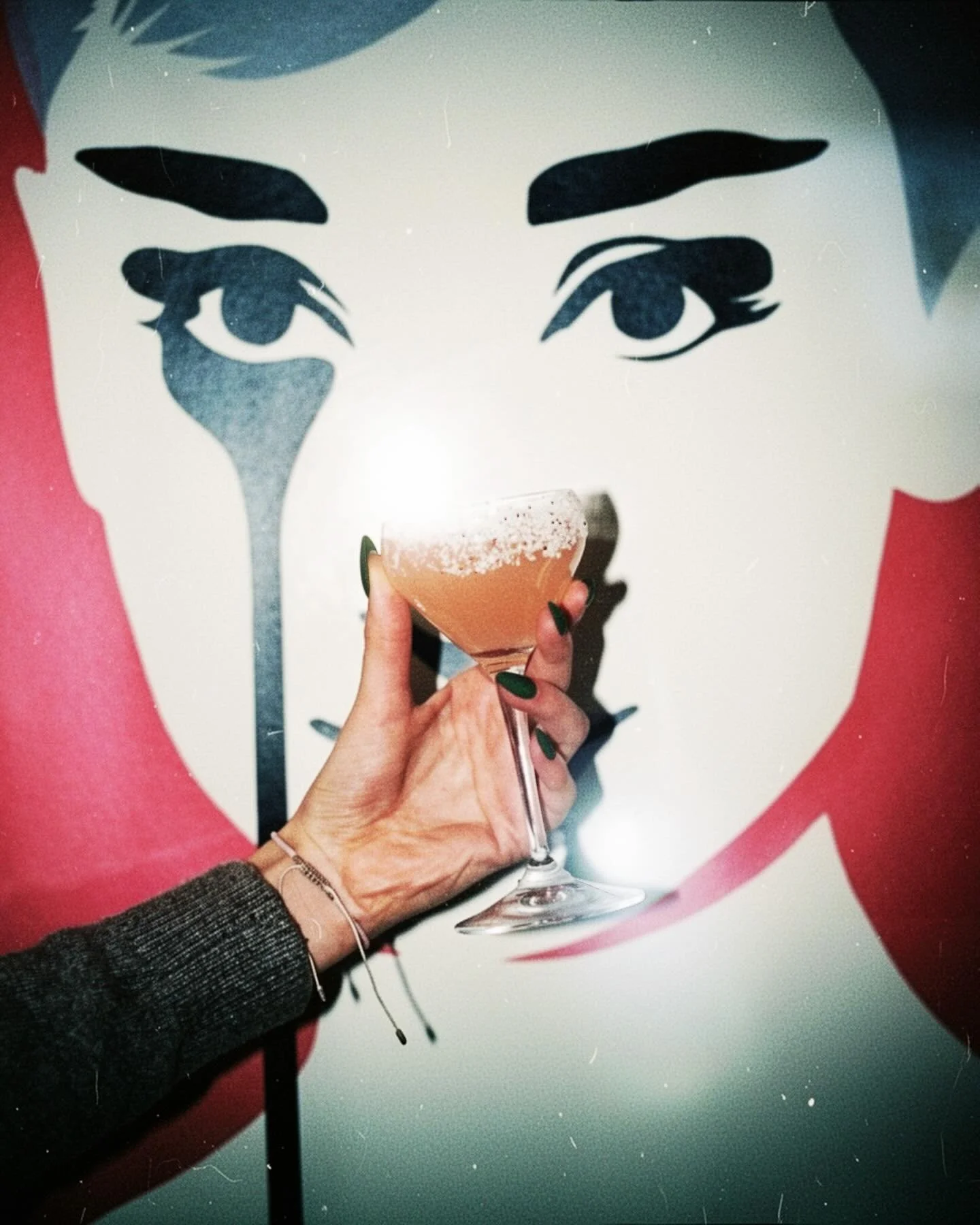 Rhubarb meets tequila.

Fresh citrus, a clean edge, and just the right amount of lift.

Made with our friends @neuritatequila 

#Auberon #Neurita #CocktailCraft #RhubarbCocktail #DrinkSeasonal