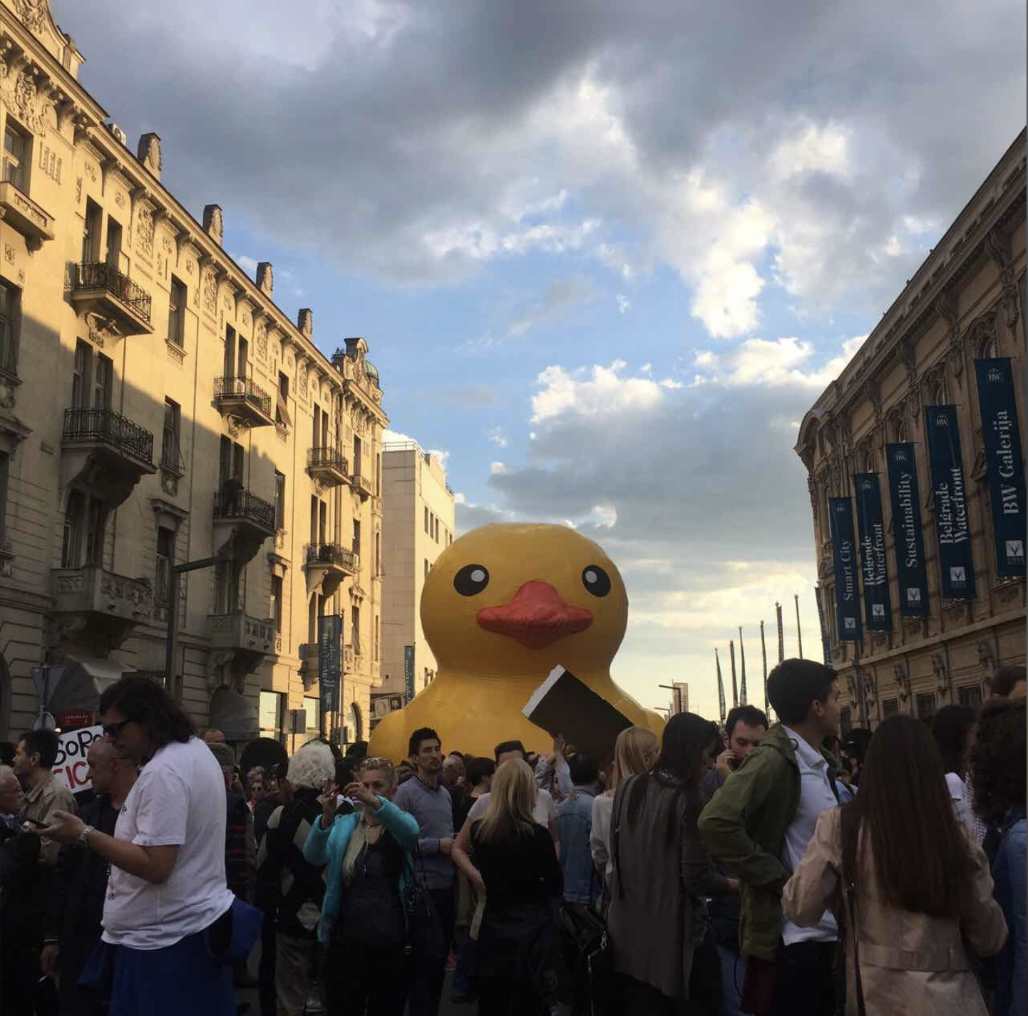 From noise to strategy: How movements win