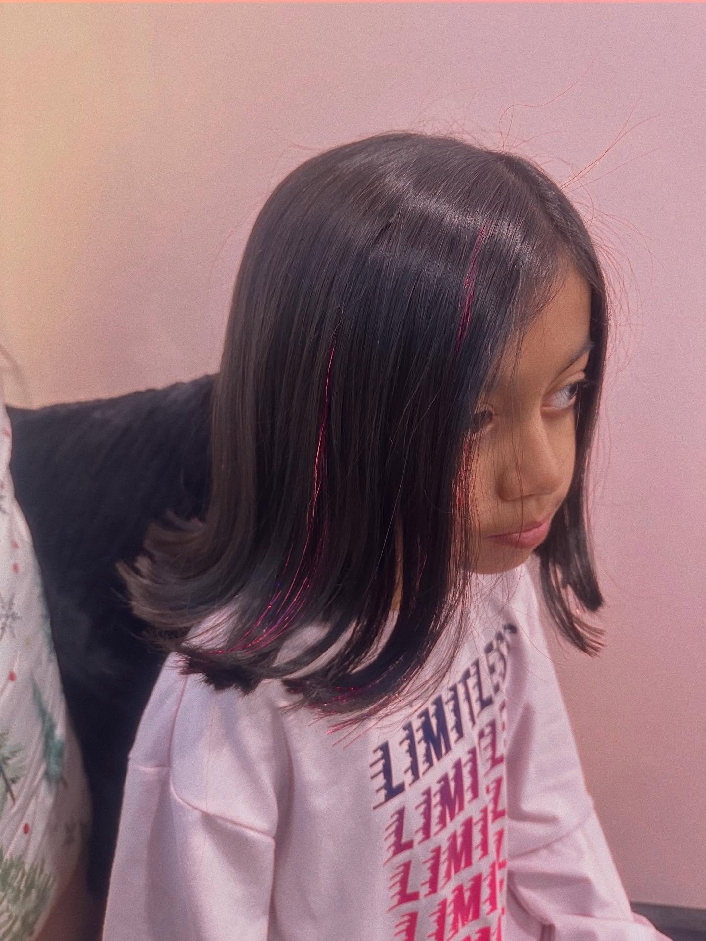 Fresh cut, just a little sparkle ✂️✨
Stylist: Keristen 
Tinsel: McKenzie and Arionna 

#orangevillehairstylist #orangevillehair #orangevillehairsalon #tinsel #kidscut