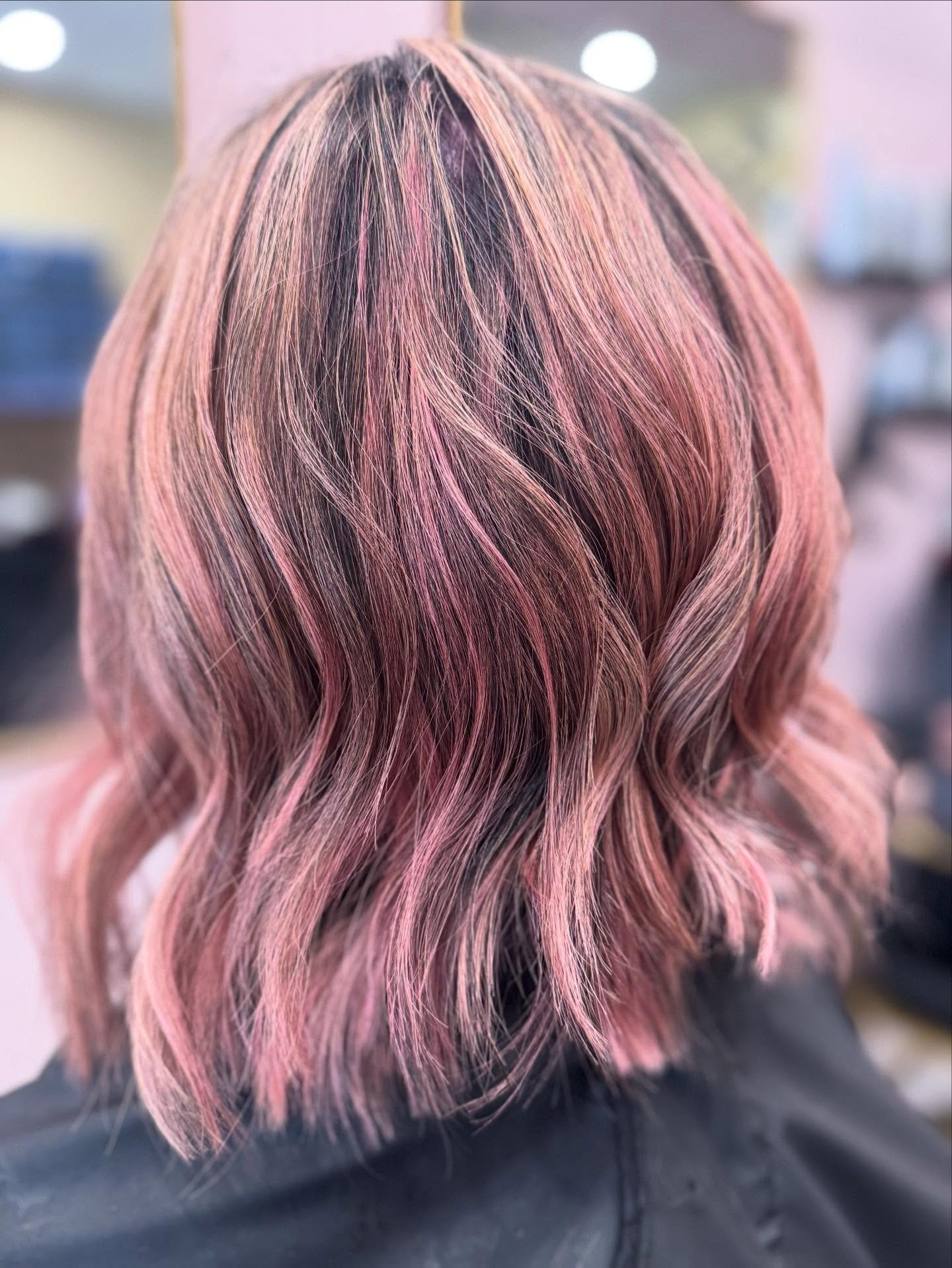 Rose-gold dreams and sharp-cut seams. 🌹
Stylist: Danielle

#orangevillehair #orangevillehairstylist #orangevillehairsalon #rosegoldhair #highlights #rosegoldhighlights #bluntcut #bob #iamgoldwell #goldwellca #goldwellcaapproved #kerasilk #kms #hairb