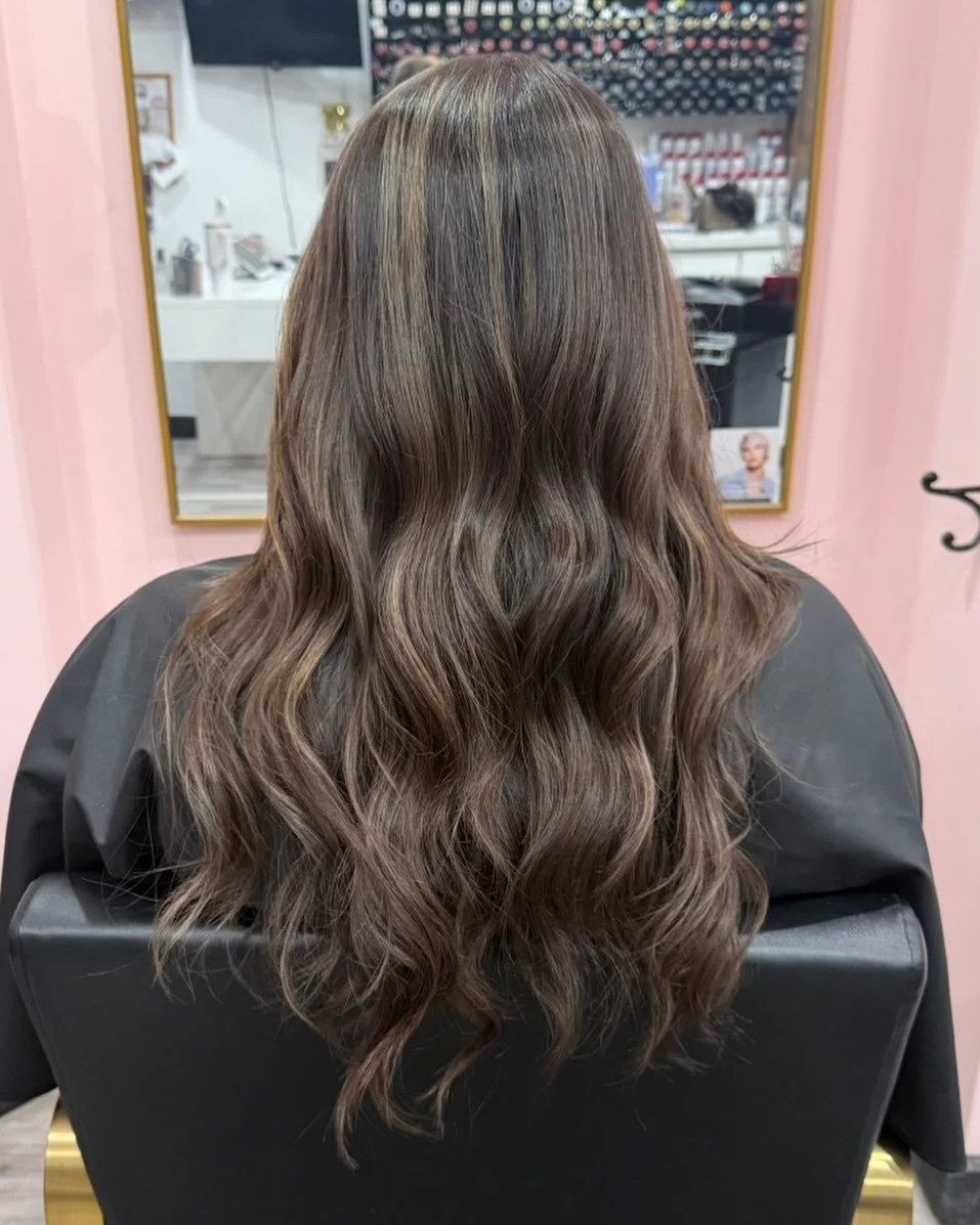 Goodbye flat color, hello dimension ✨ Soft highlights were the perfect way to break up this solid brown and add movement and shine.
Stylist: Keristen

#orangevillehairstylist #orangevillehair #orangevillehairsalon #iamgoldwell #goldwellcaapproved