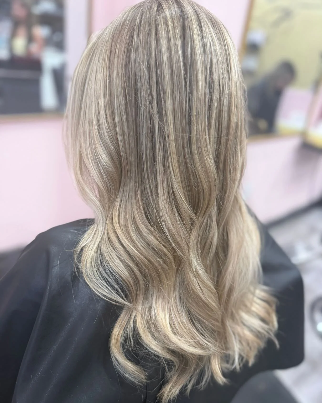✨glow up 😍 
Full head of highlights and a good trim for this beauty!
Stylist: Keristen

#orangevillehair #orangevillehairstylist #orangevillehairsalon #iamgoldwell #goldwellcaapproved