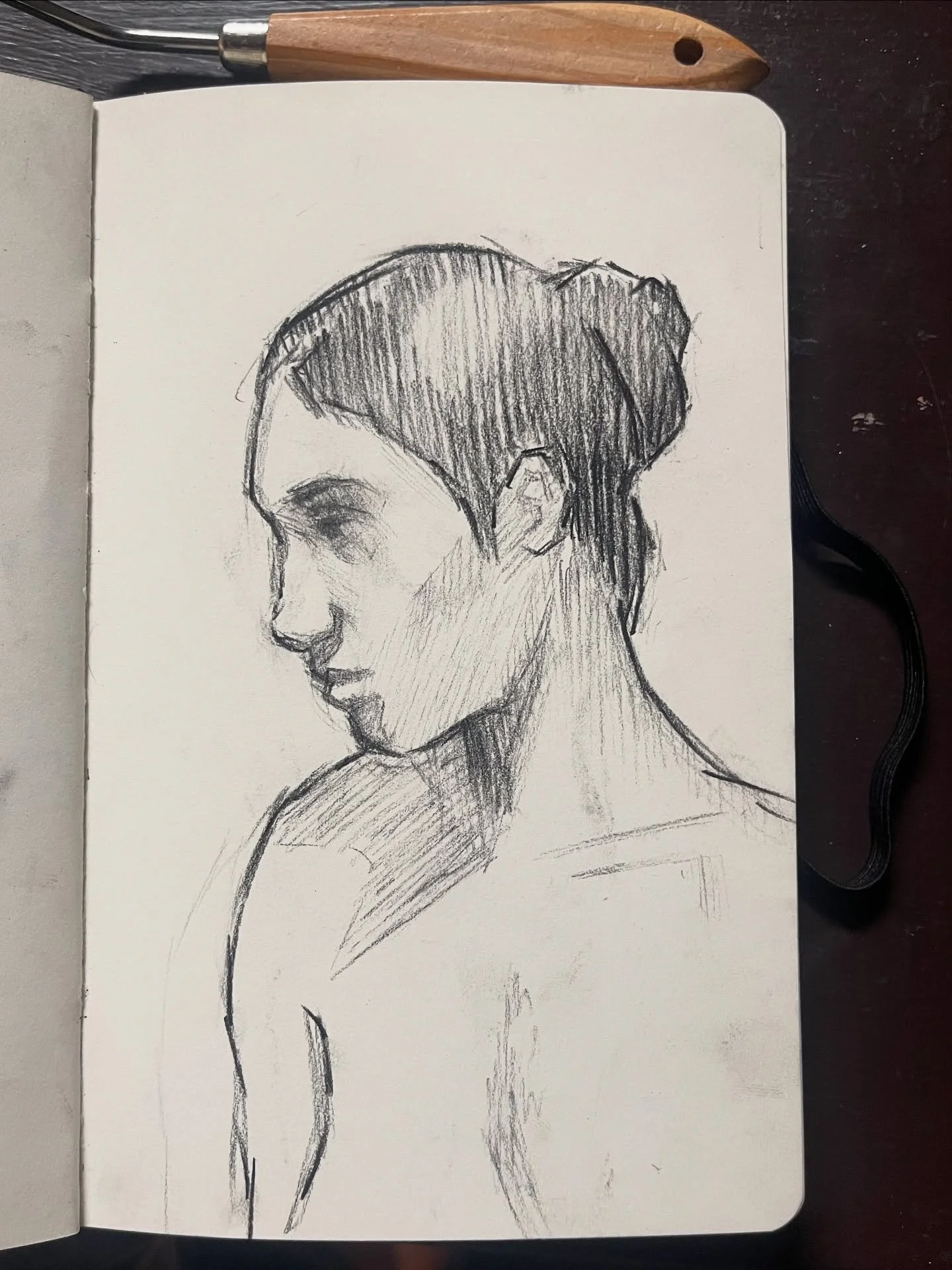 Charcoal studies &ndash; 15-minute poses ✍️✍️
.
.
.
.
#lifedrawing #sketchbook #sketch #charcoal #charcoalart #charcoaldrawing #lifedrawingclass #lifedrawingmodel #florenceitaly #britishart