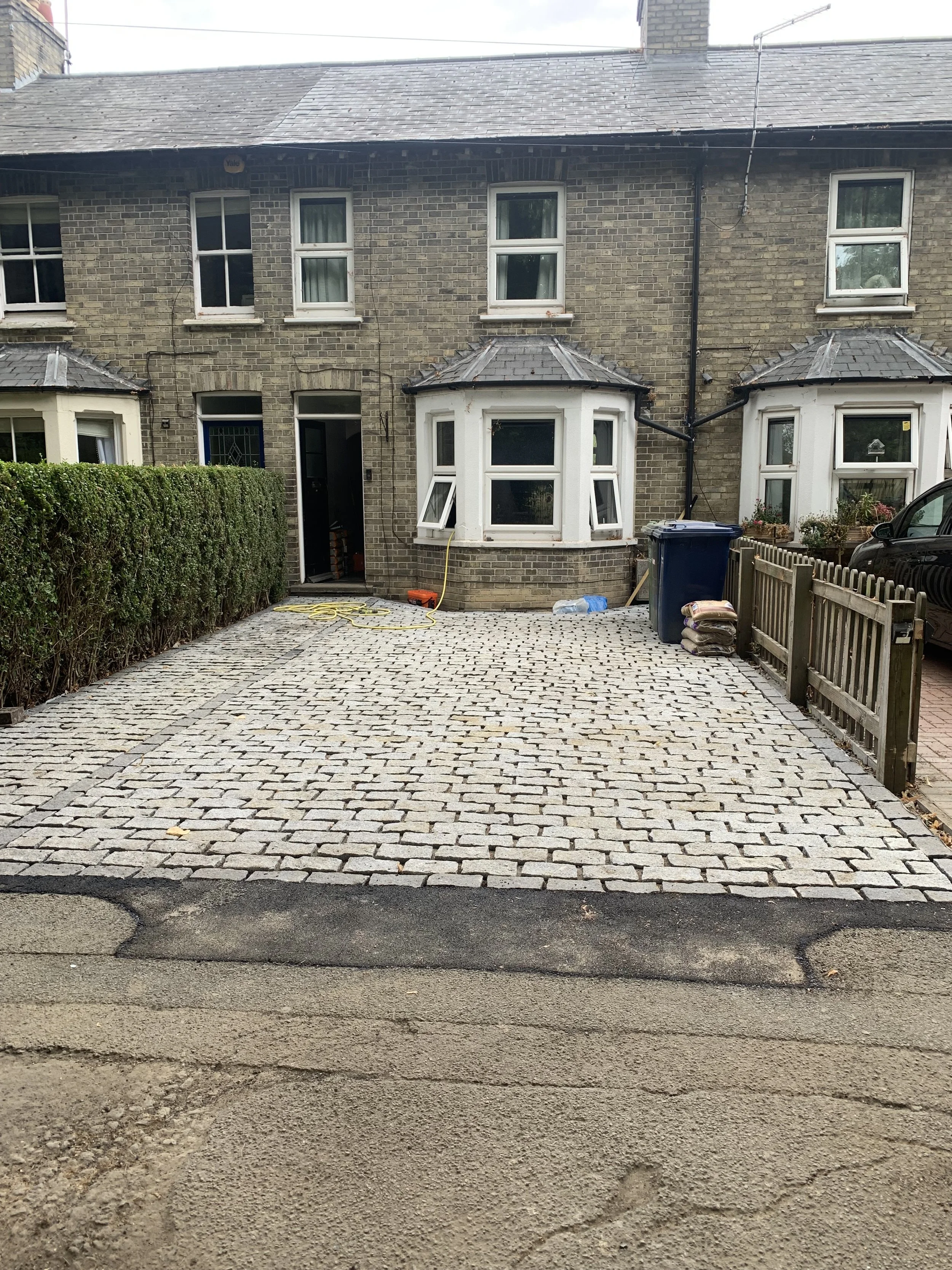 finished driveway in granite sets of a mid-terraced house in cambridge