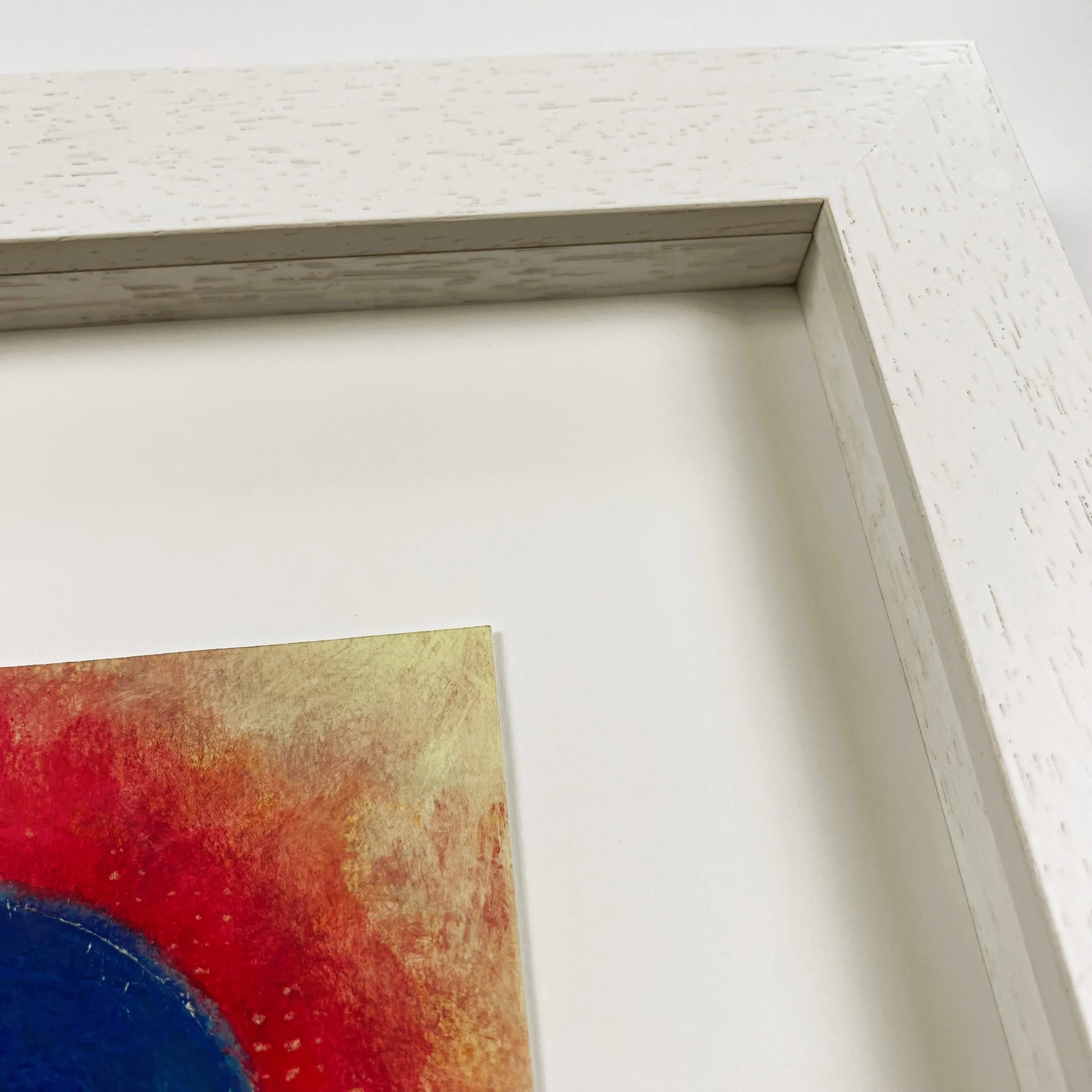 'Floating' makes piece's edges completely visible.