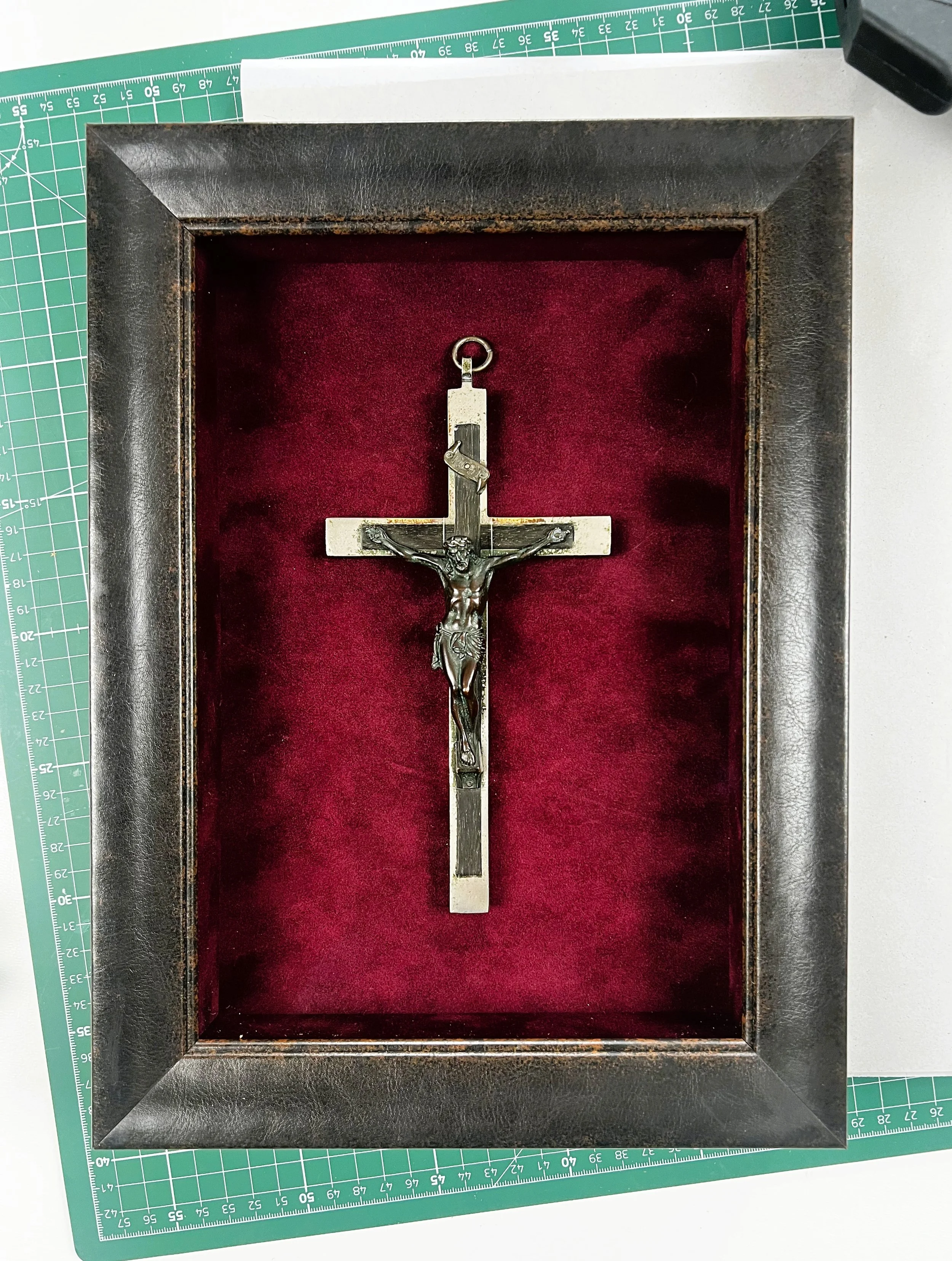 We frame objects.