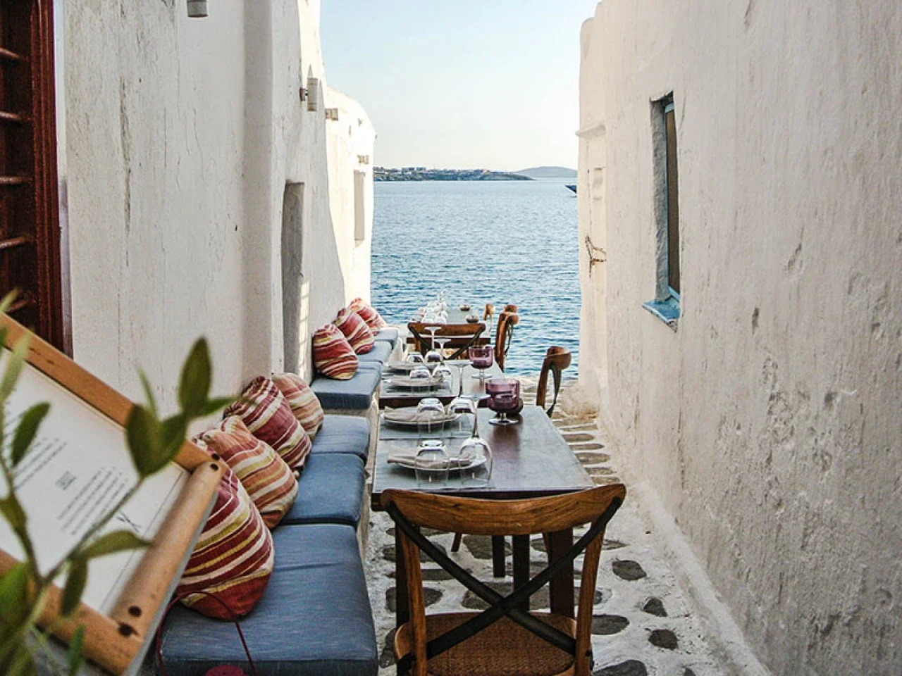 mykonos-kastro-outside_1715603618_1280.webp