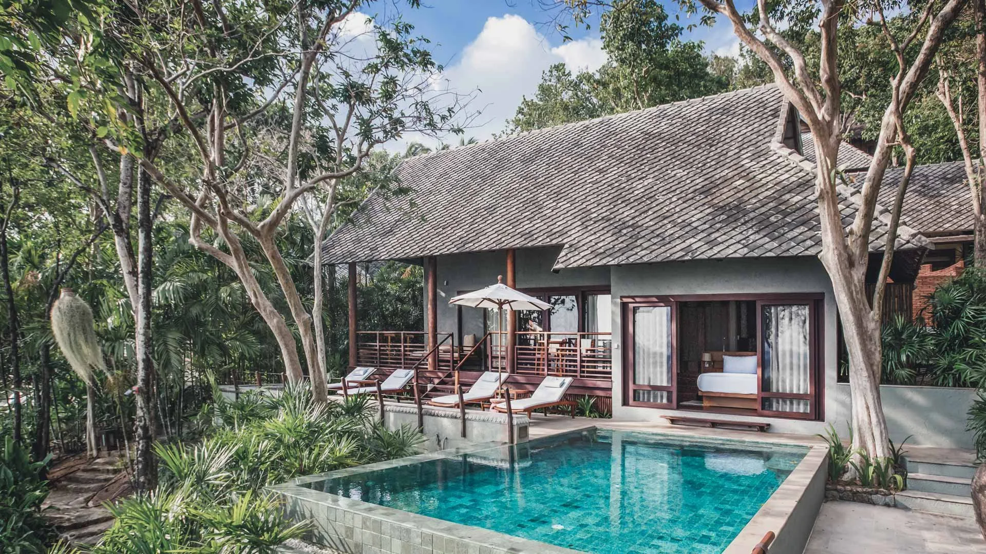 Private luxury villa on beach 