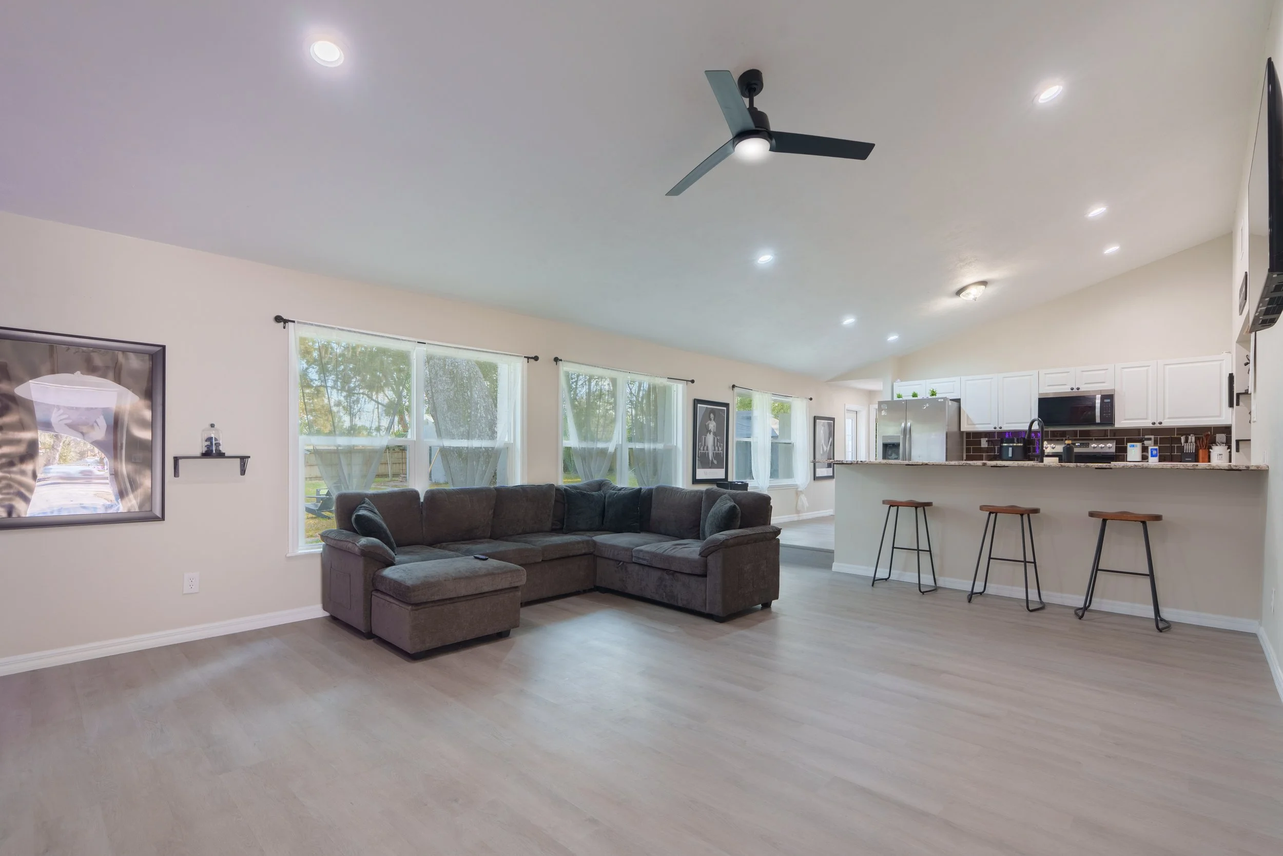 Living Room 1.jpg