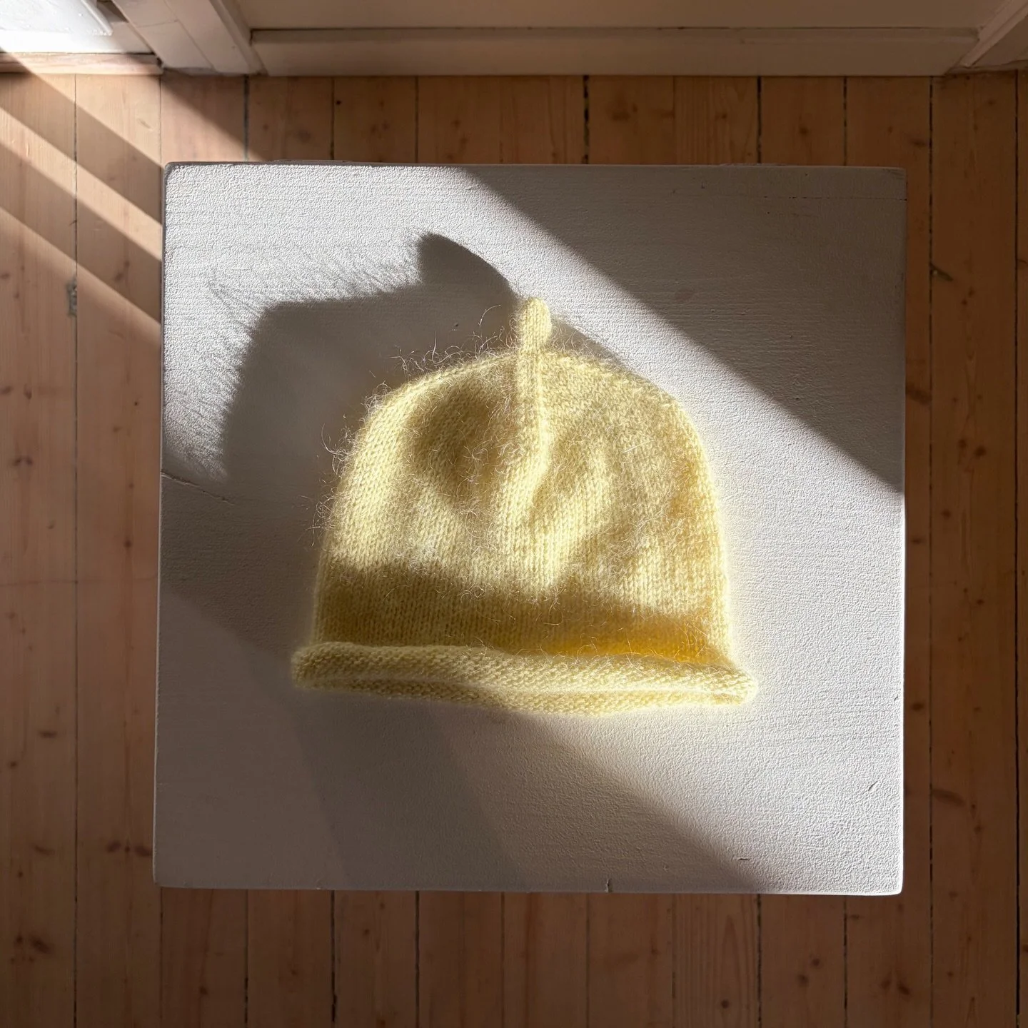 Sm&aring; luer! Perfekt endagsprosjekt 🍌 

I p&aring;sken skal jeg strikke enda en stripete raglangenser. Tror jeg. Forske litt p&aring; andre garn/fargekombinasjoner enn r&oslash;d og hvit! Forslag? 🌈