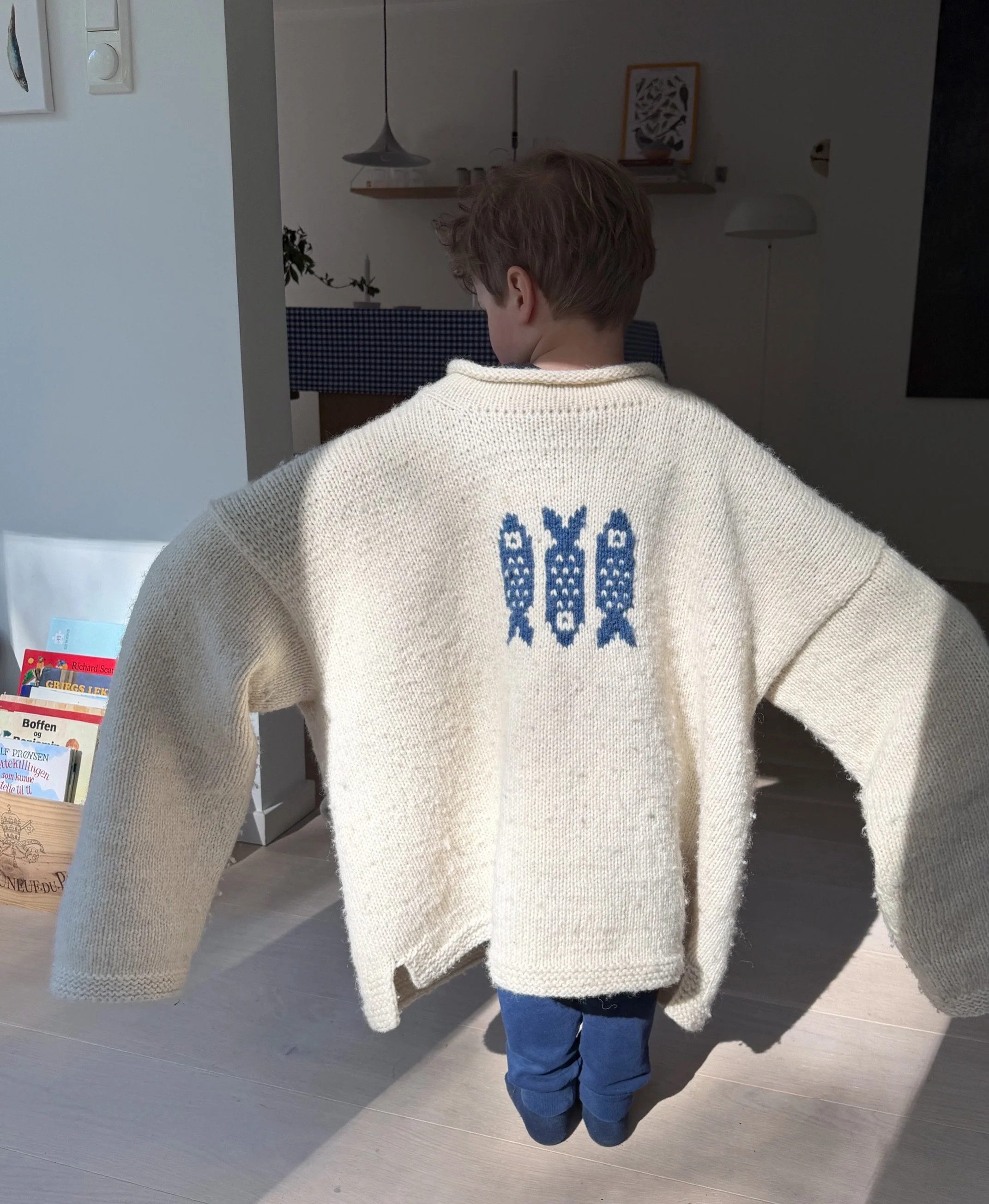 Er nesten (!!) ferdig med &aring; skrive oppskriften p&aring; miniversjonen av #Mathildagenseren 💌 Gleder meg til &aring; se hvor s&oslash;t den blir som ferdigstrikket 👶🏼