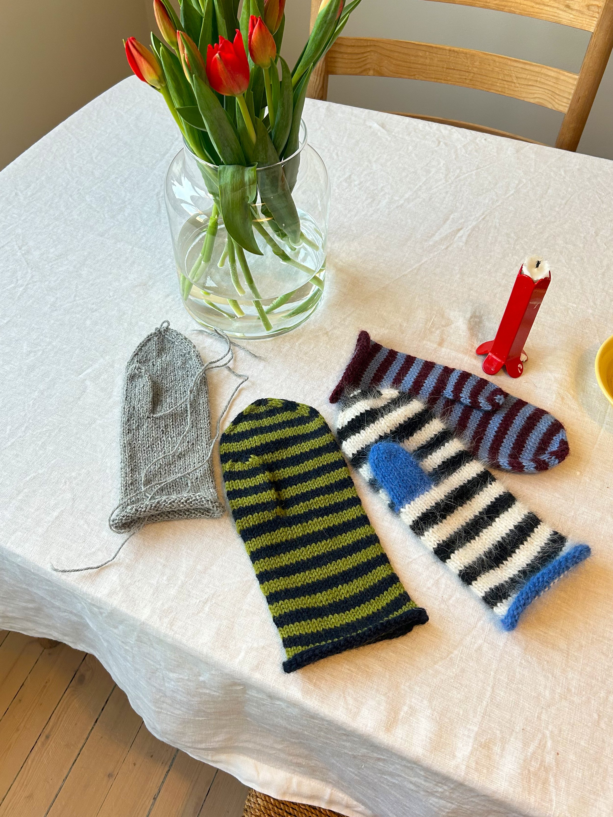 Alma mittens