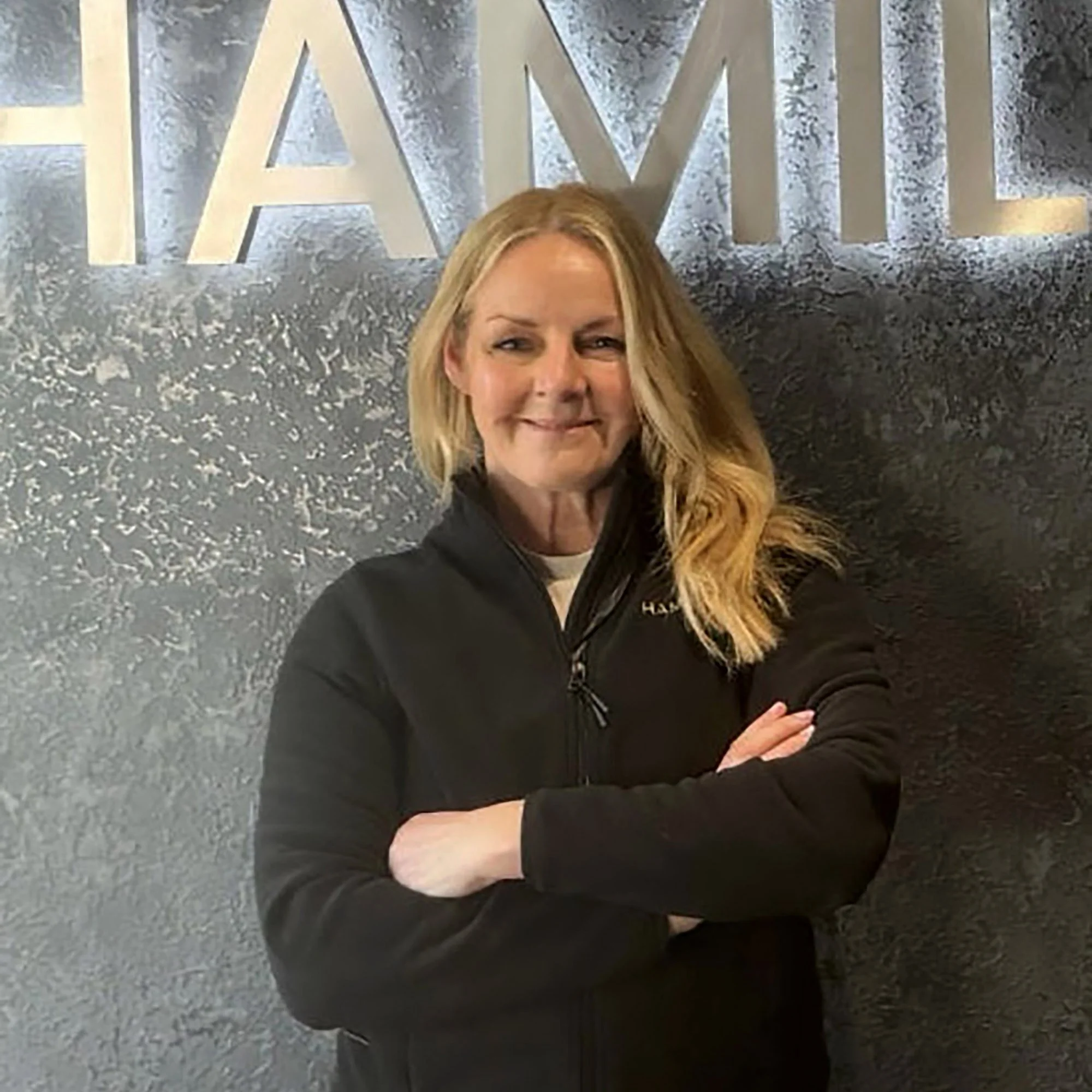 Picture of Lisa, one of the instructors at Hamiltons who is a highly experienced Level 3 PT (over 19yrs) offering premium coaching for strength, functionality, performance, confidence, midlife health rescue/ maintenance & lasting results.
