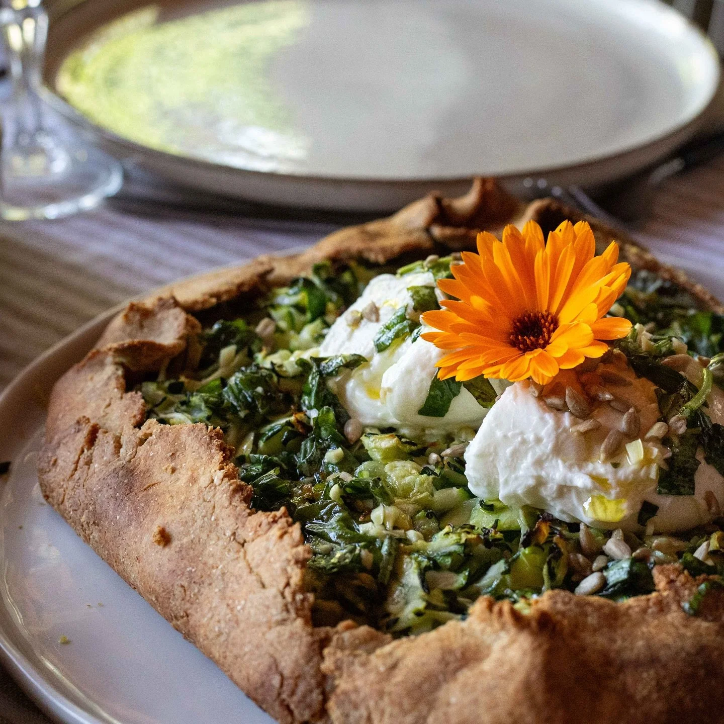 Quand le soleil ☀️ s&rsquo;invite dans nos assiettes.
Merci @benedicoco de nous avoir r&eacute;gal&eacute;es 💜

#foodphoto #foodphotography #summervibes☀️ #summertime #summerfood #food #foodlover #instafood