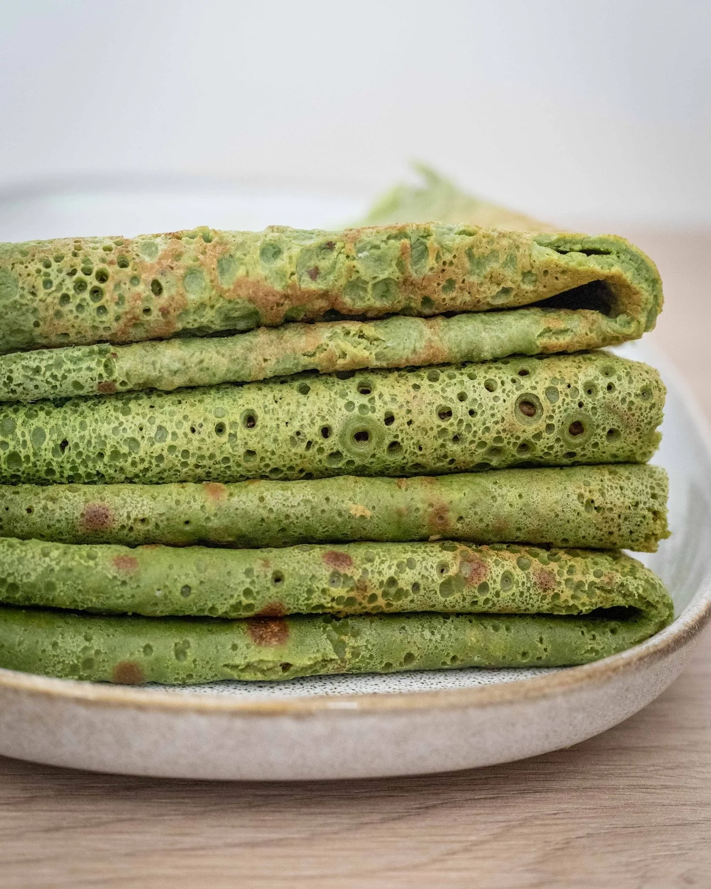 🌞✨ Des cr&ecirc;pes color&eacute;es pour c&eacute;l&eacute;brer la lumi&egrave;re ! 

La Chandeleur symbolise le retour du soleil, alors illuminons nos assiettes en attendant ses rayons ! 💛

🎨 Ce week-end, on met de la couleur dans nos cr&ecirc;pe